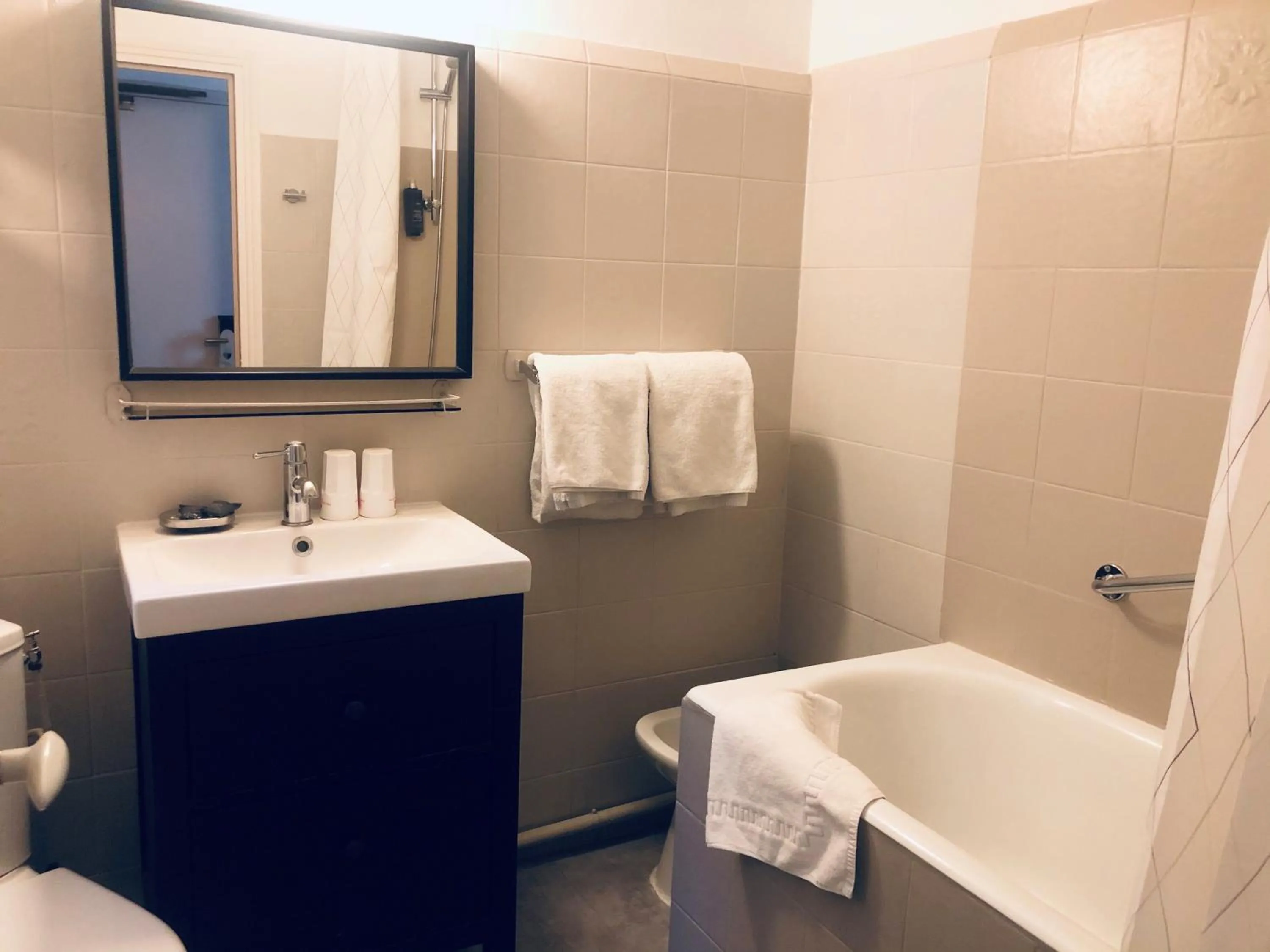 Bathroom in Hôtel Jeanne d'Arc Le Marais