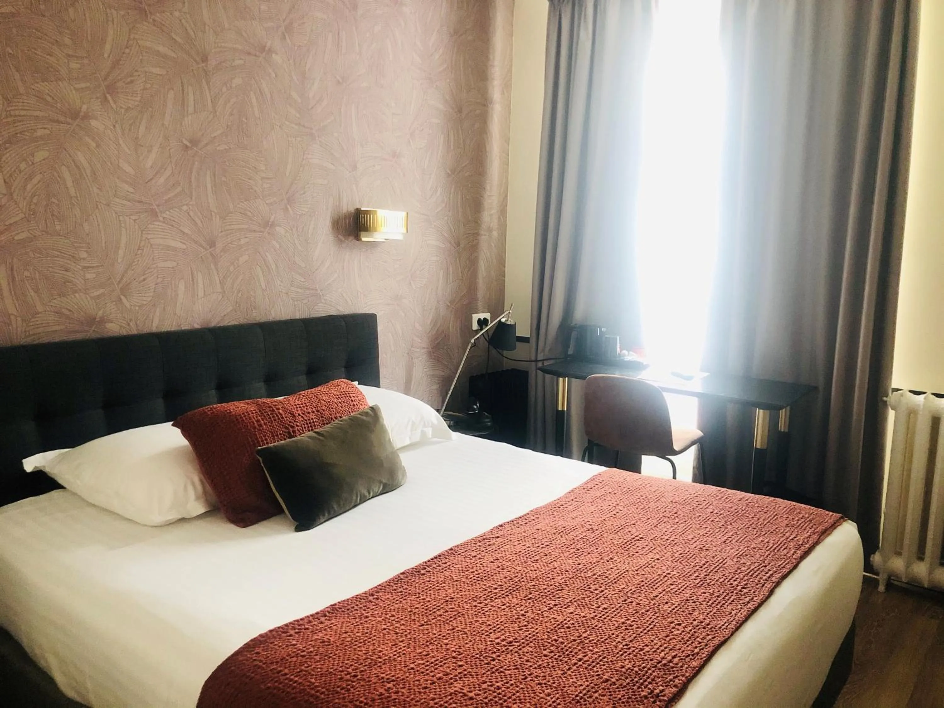 Bedroom, Bed in Hôtel Jeanne d'Arc Le Marais