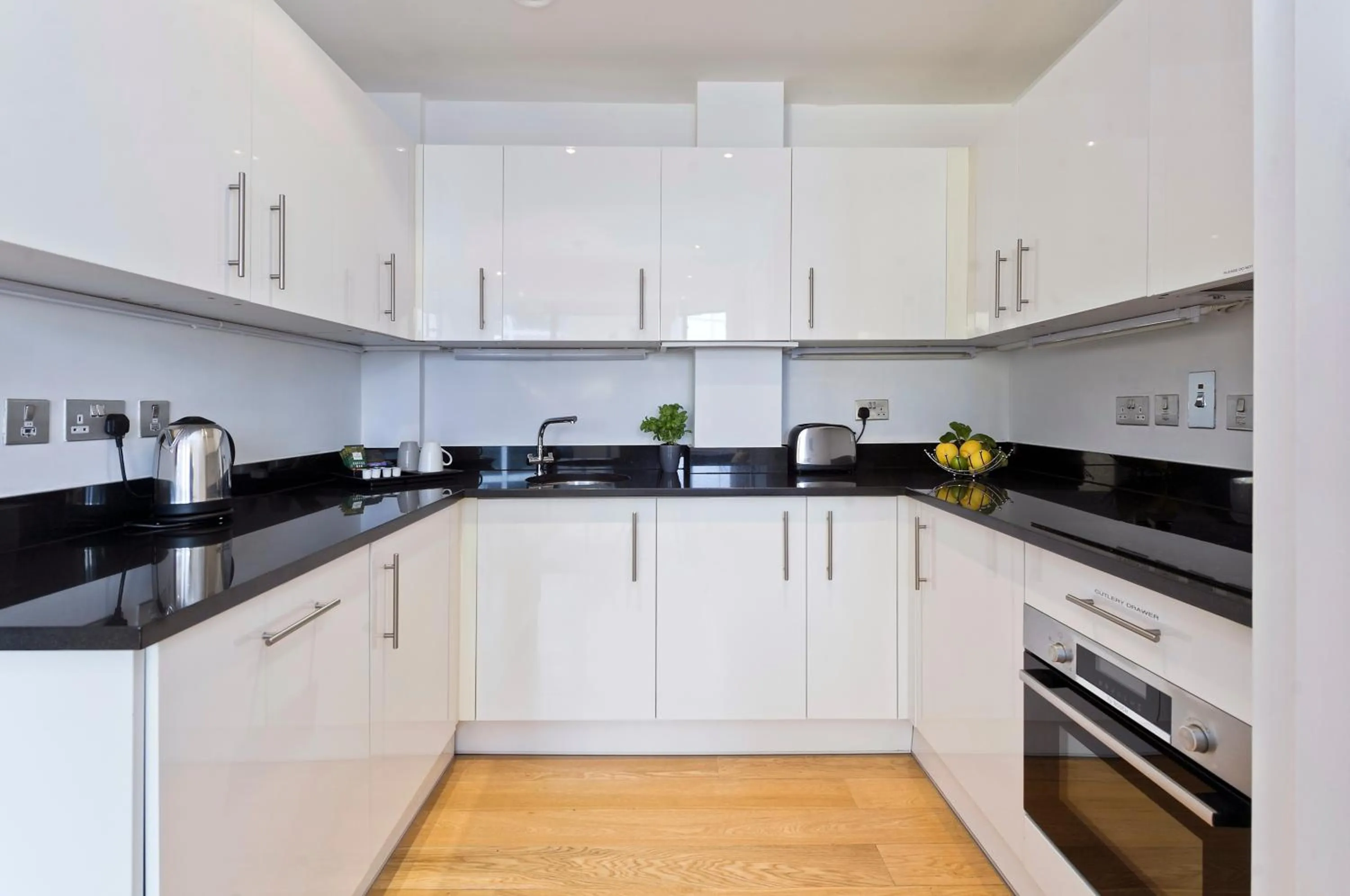 Kitchen or kitchenette in Red Lion Court by City2Stay