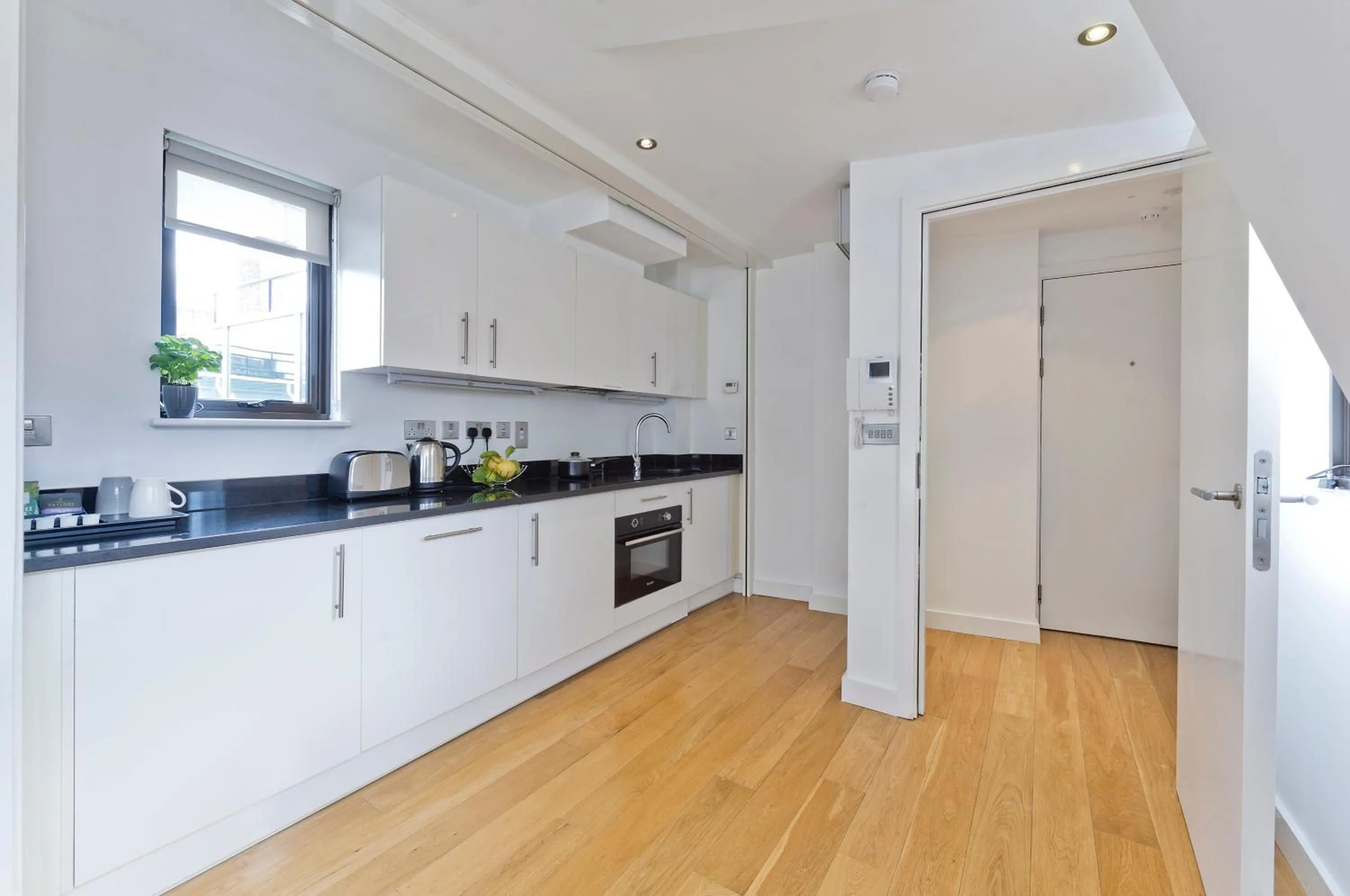 Kitchen or kitchenette in Red Lion Court by City2Stay