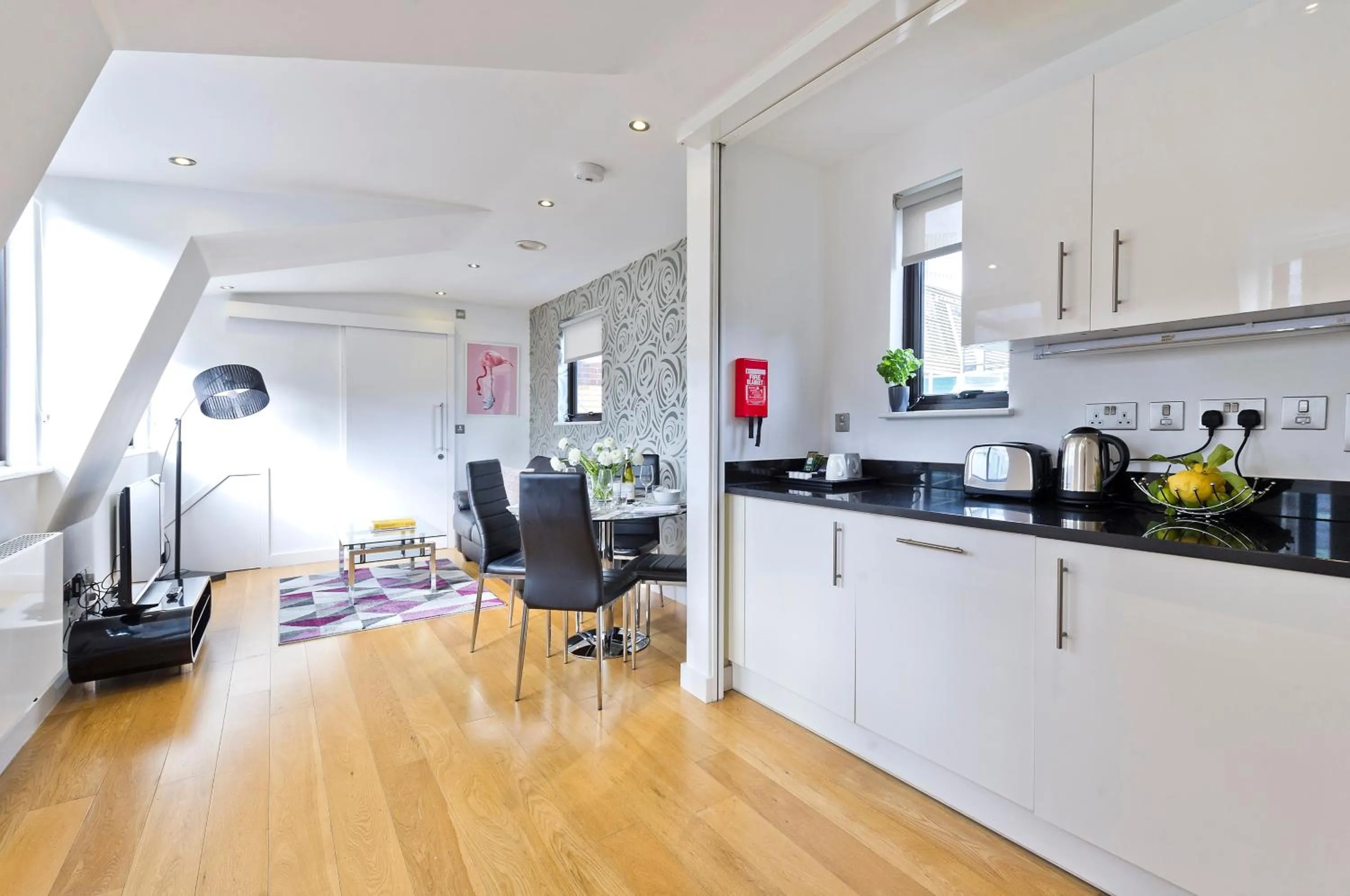 Kitchen or kitchenette in Red Lion Court by City2Stay