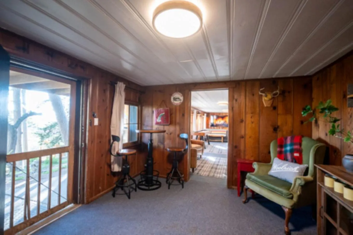 Queen Room in The Woodsman Lodge