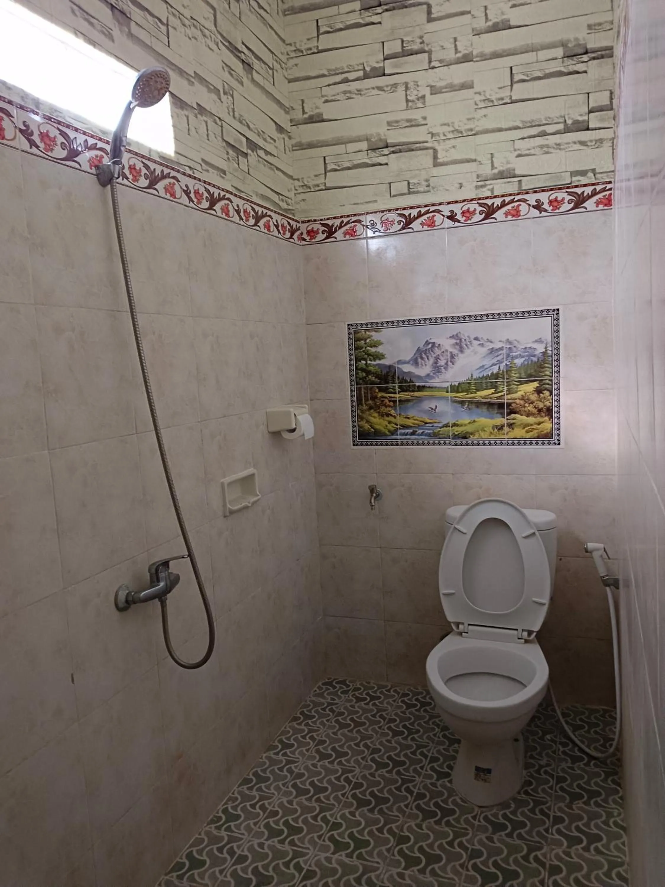 Shower in Double N Guesthouse Sanur Bali