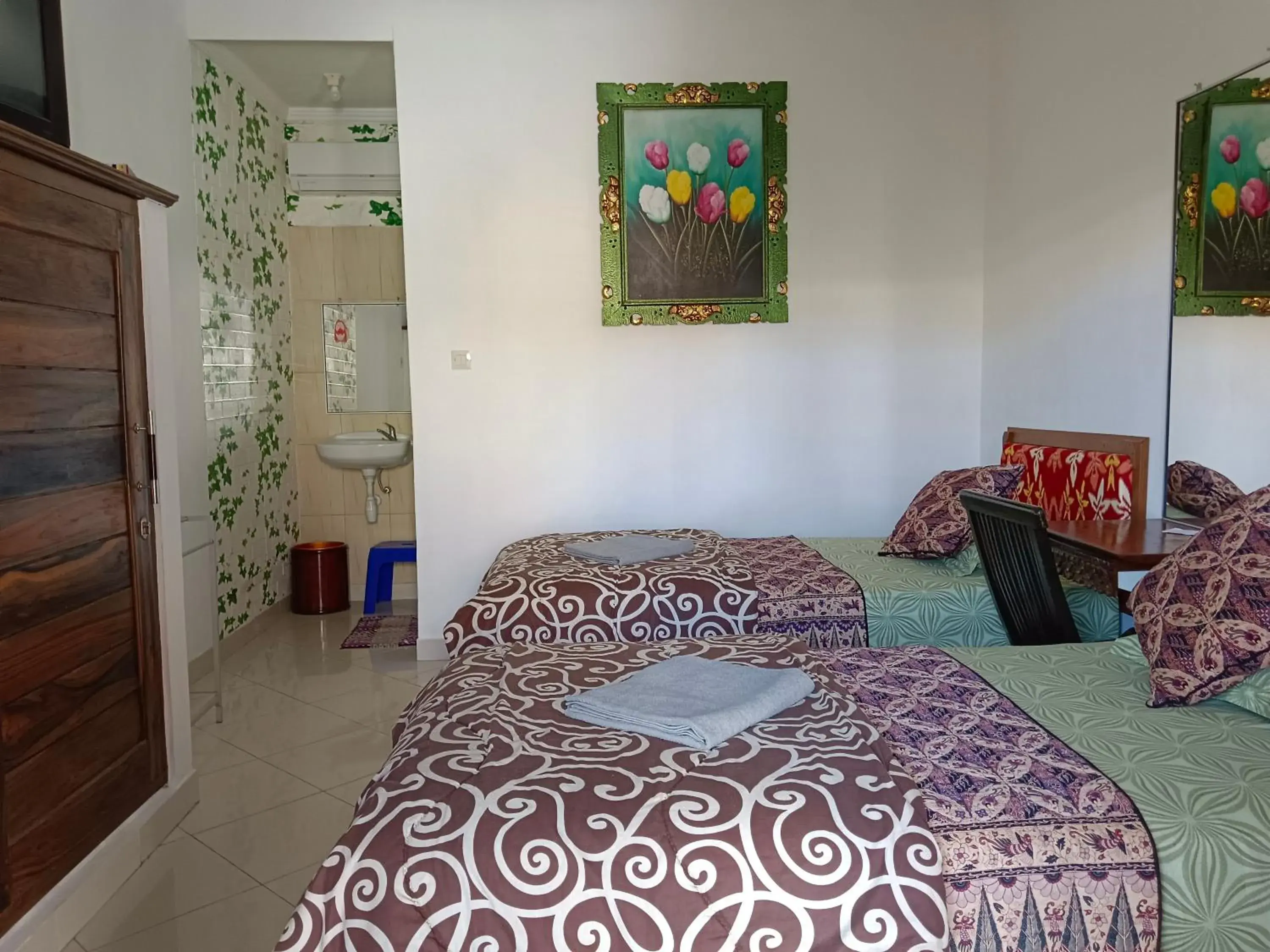 Standard Twin Room in Double N Guesthouse Sanur Bali Standard Twin Room in Double N Guesthouse Sanur Bali