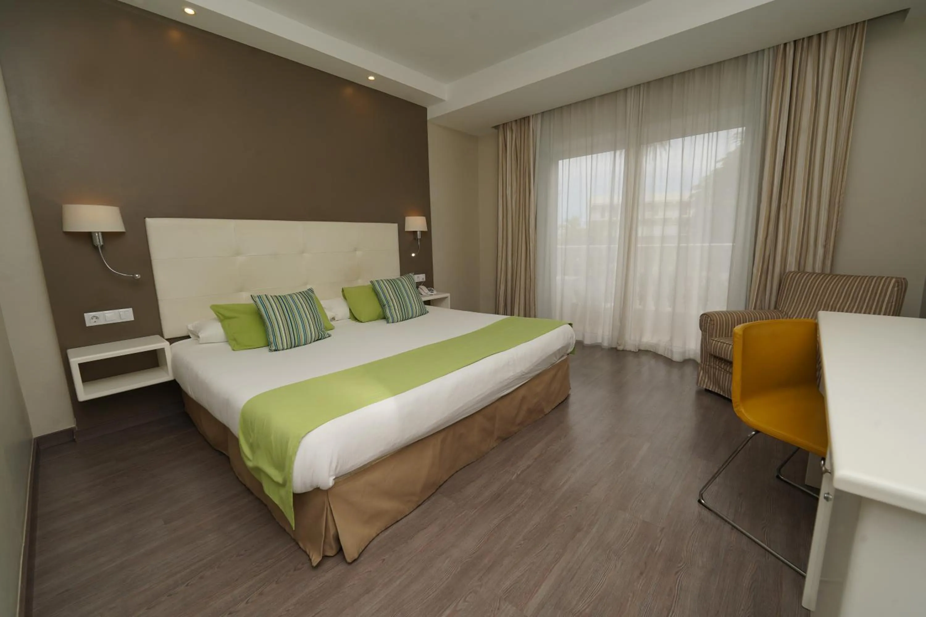 Bedroom, Bed in Hotel RF San Borondon