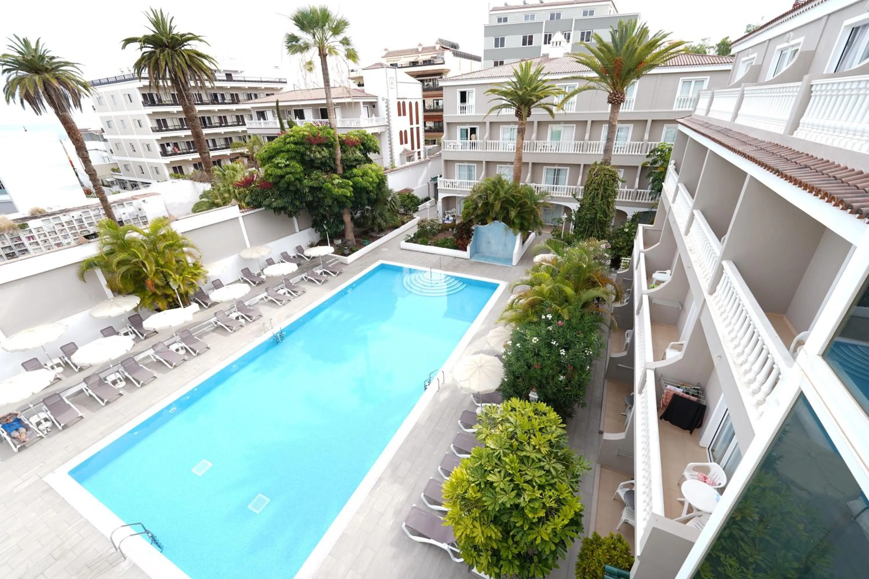 Swimming pool in Hotel RF San Borondon