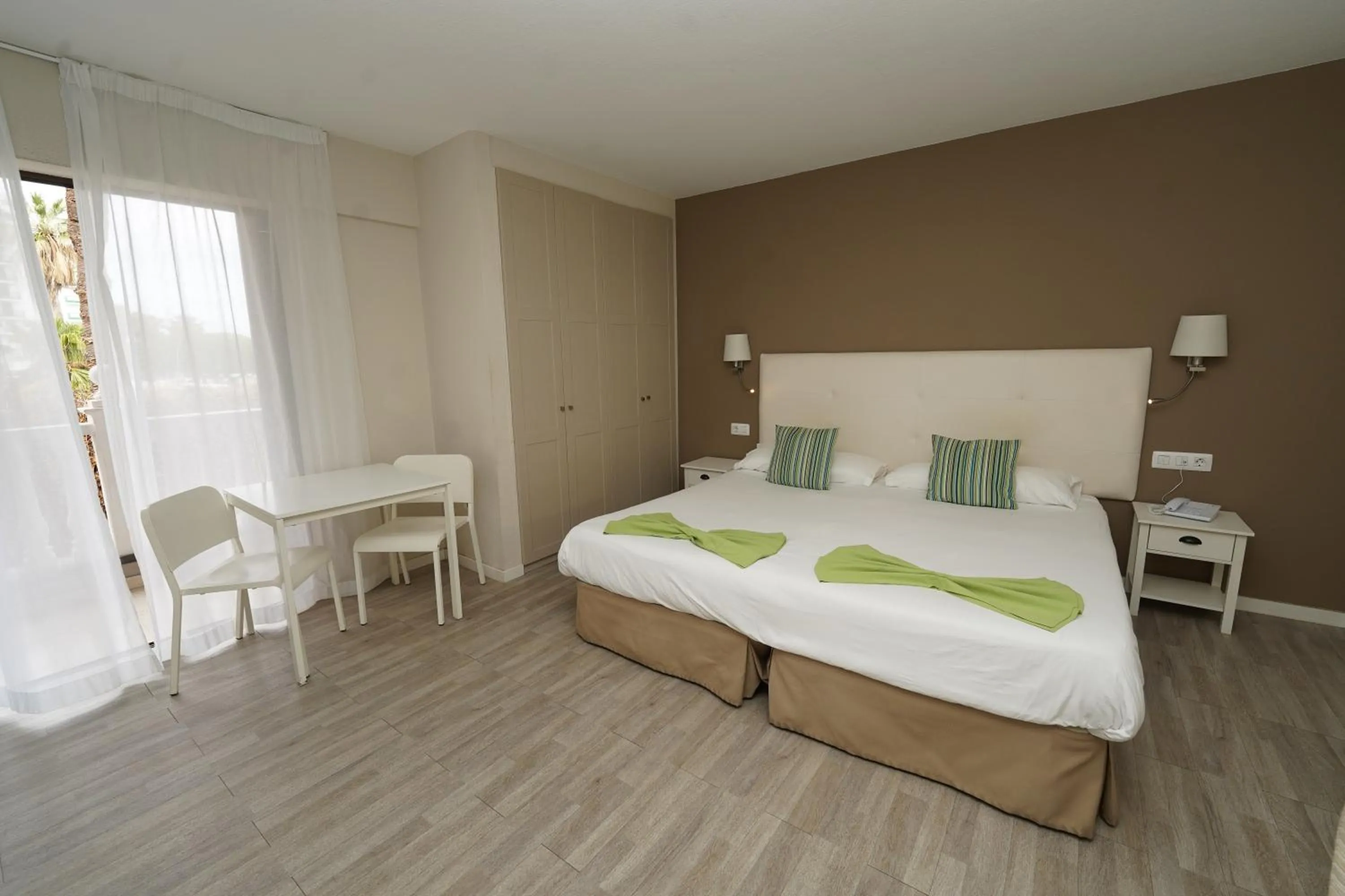 Bedroom, Bed in Hotel RF San Borondon