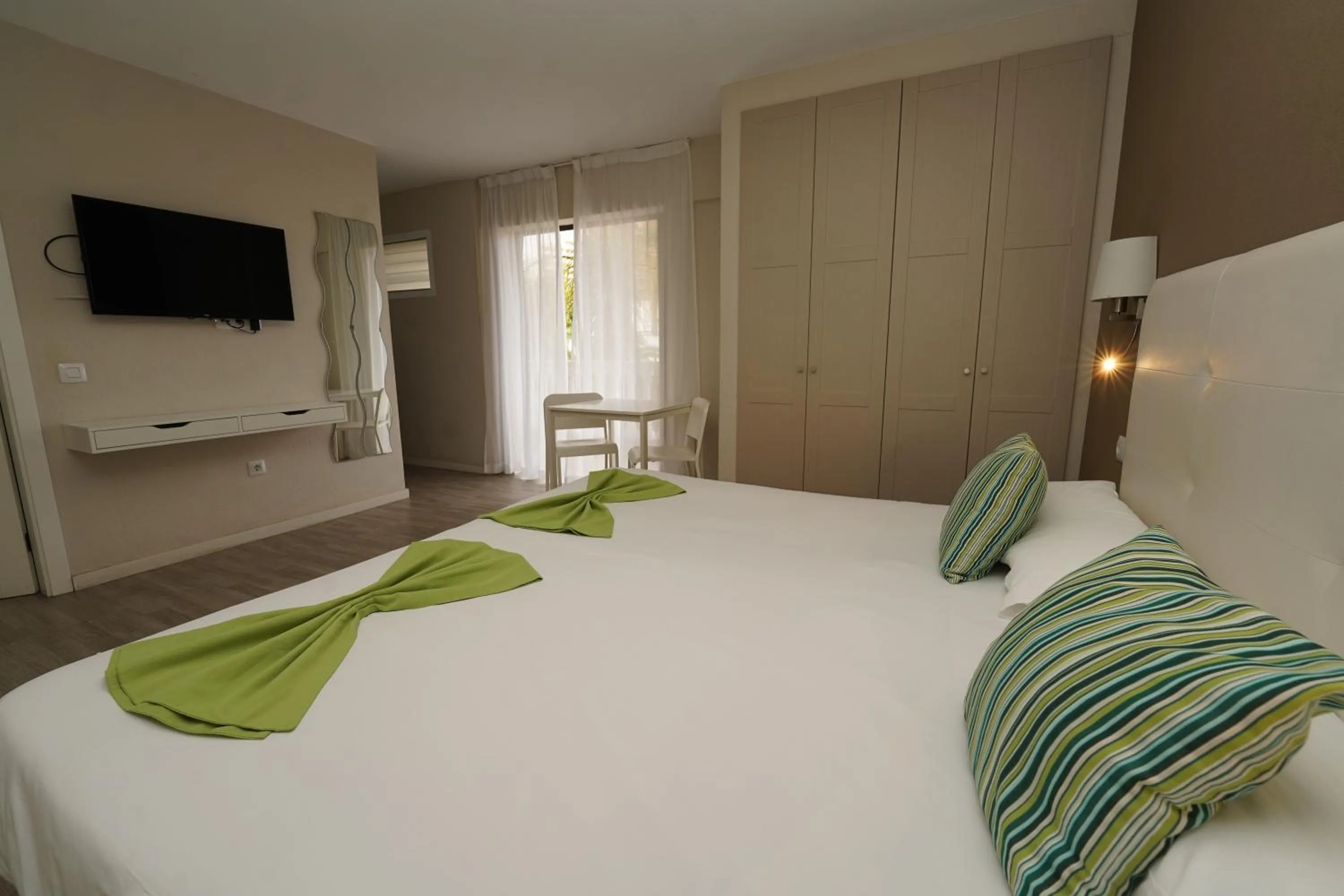 Bedroom, Bed in Hotel RF San Borondon