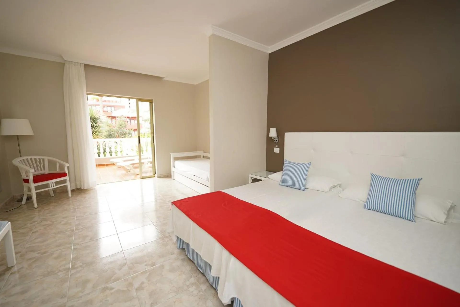 Bed in Hotel RF San Borondon