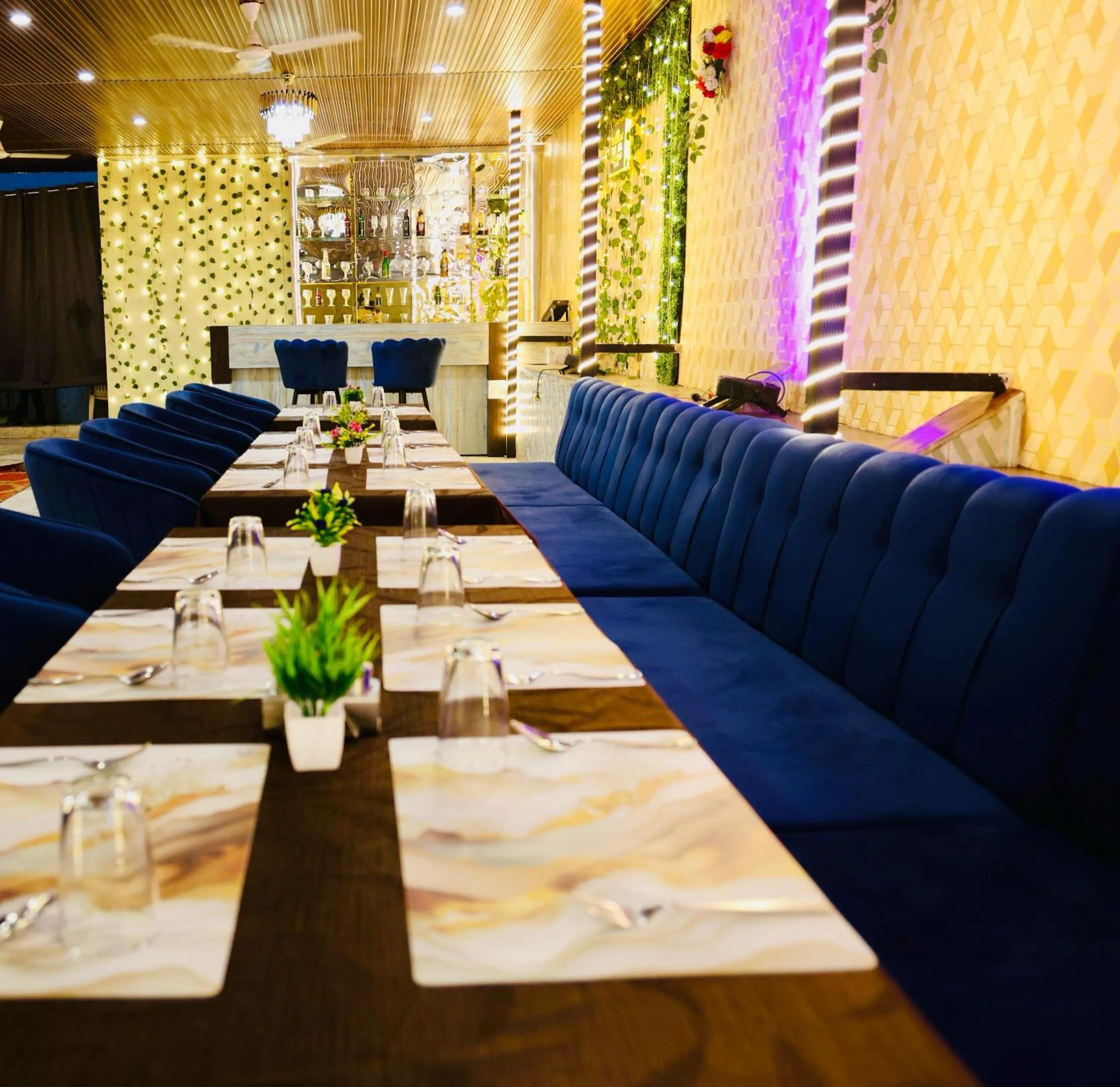 Restaurant/places to eat in The ARL Hotels & Banquets