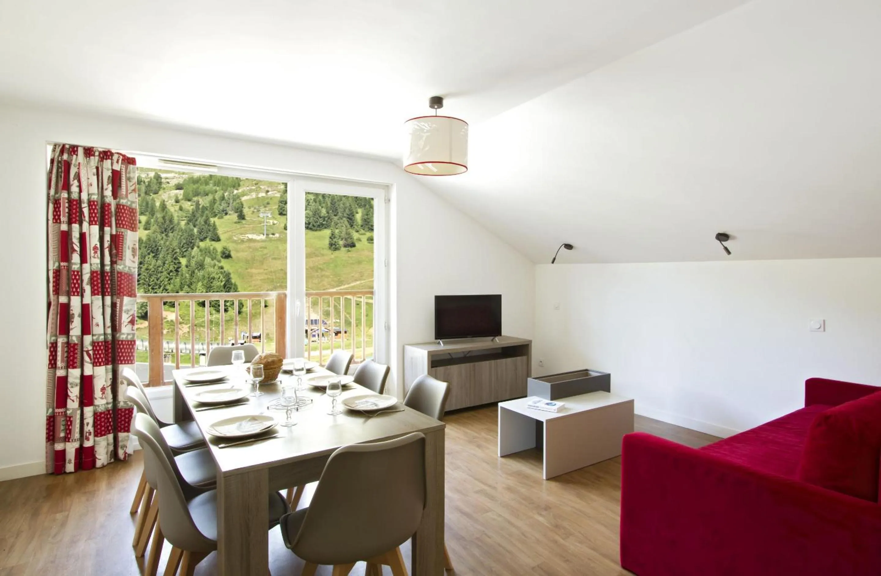 Dining area in Résidence Odalys Les Balcons d'Auréa