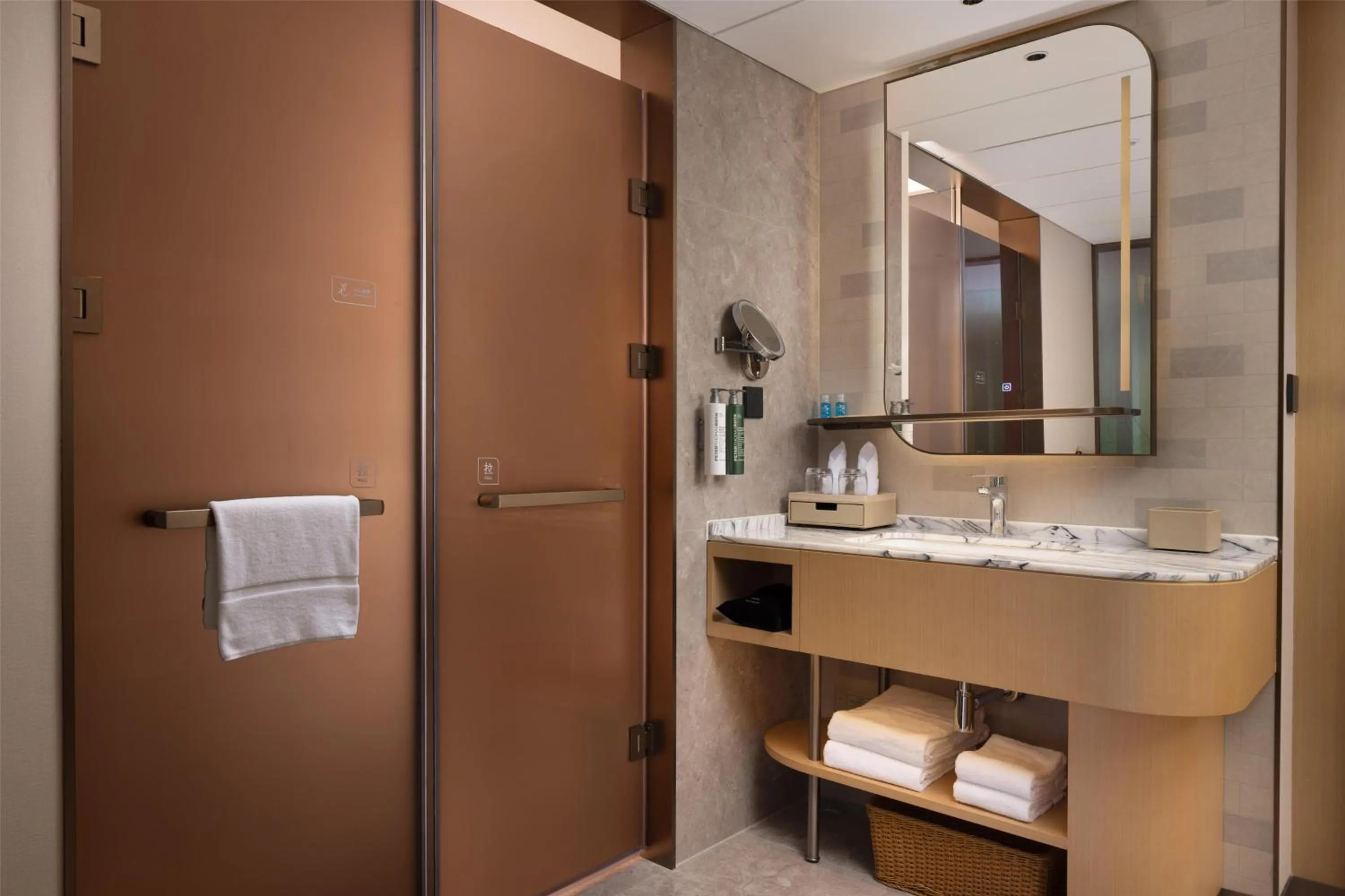 Bathroom in Hilton Garden Inn Shaoguan Furong New Town