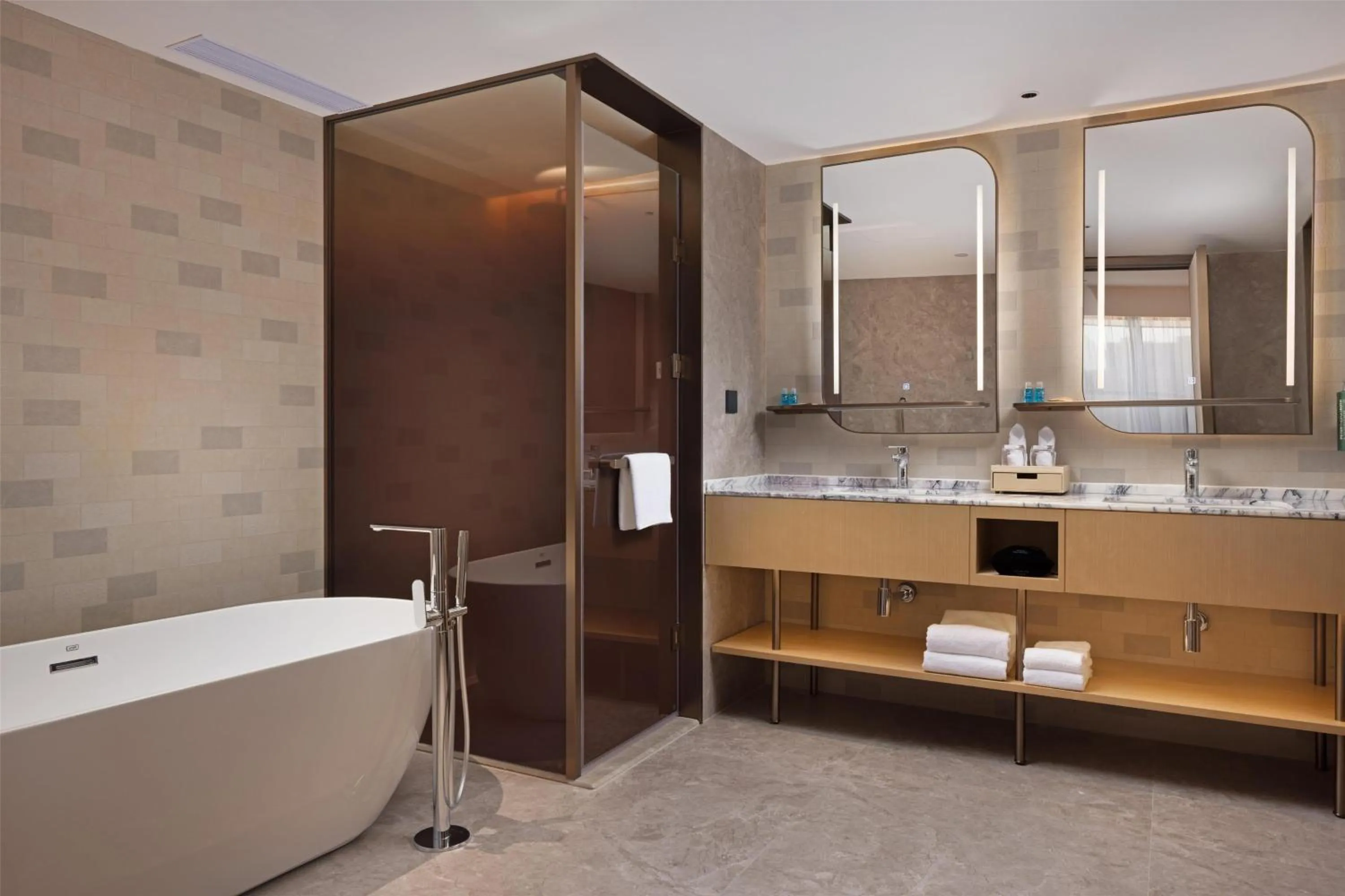 Bathroom in Hilton Garden Inn Shaoguan Furong New Town