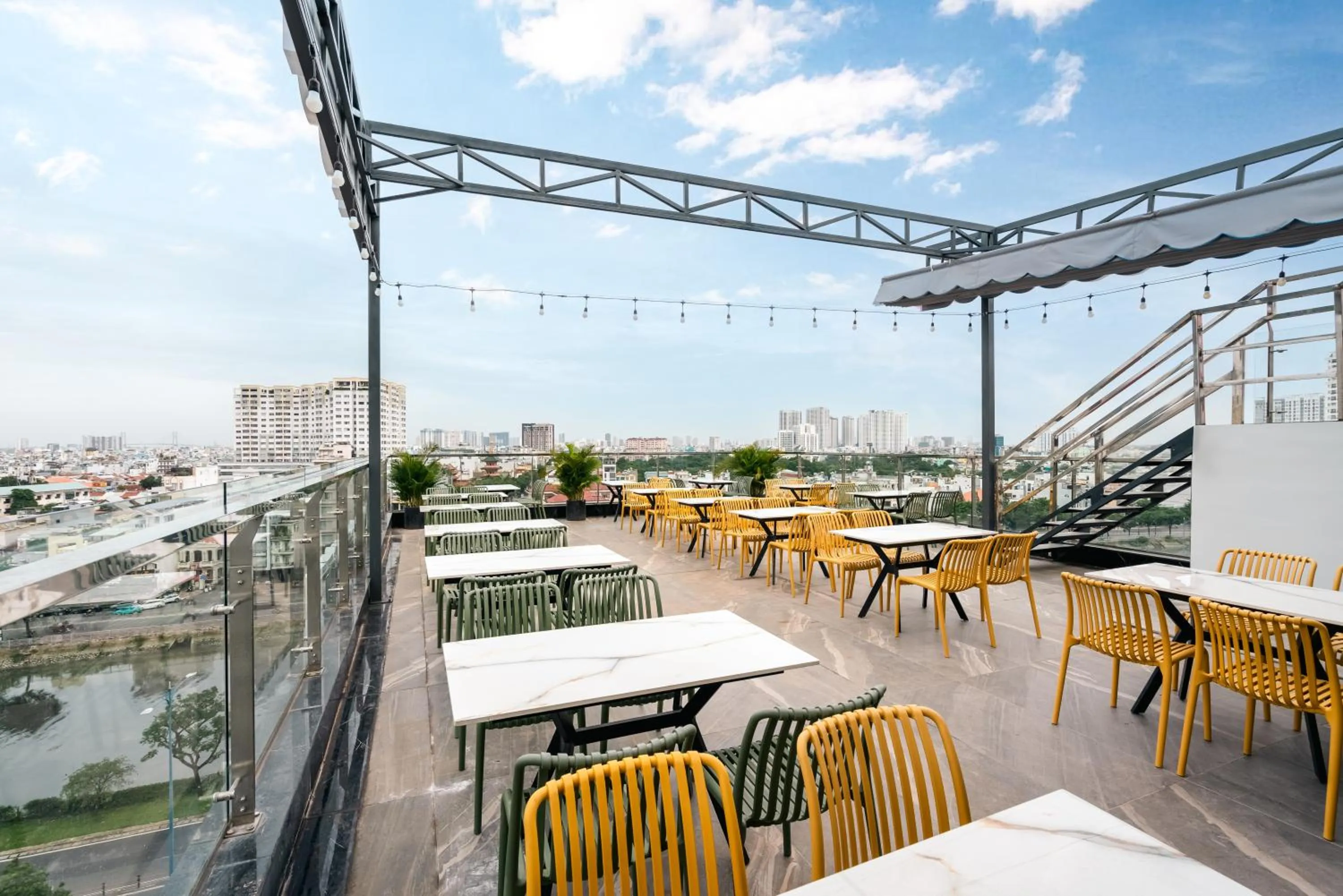 Restaurant/places to eat in G8 Riverside Hotel Saigon