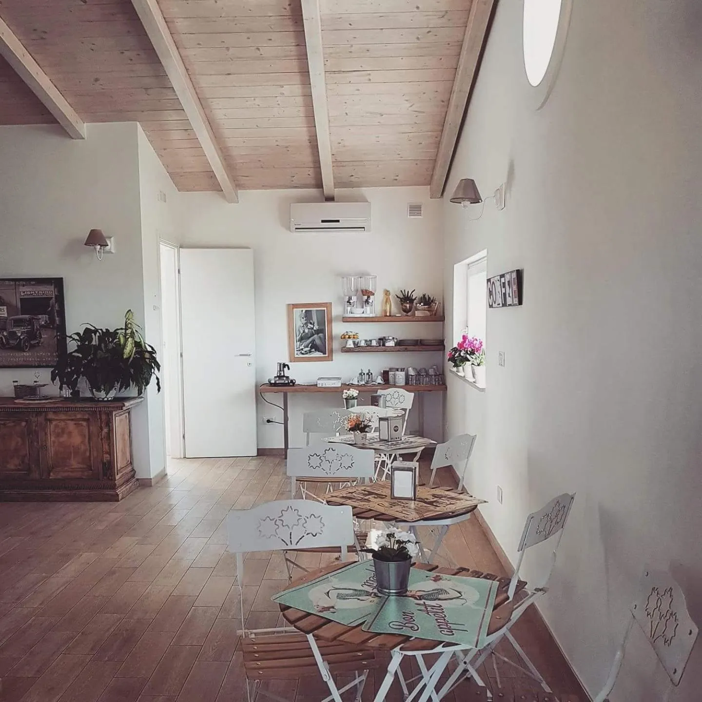 Communal lounge/ TV room in Like At Home B&B