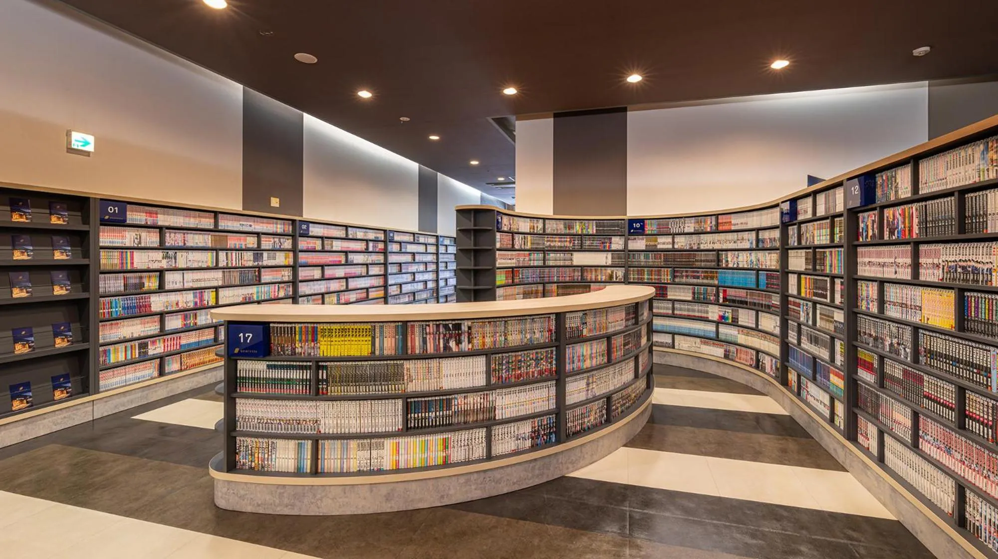 Quintessa Hotel Fukuoka watanabedori Comic&Books