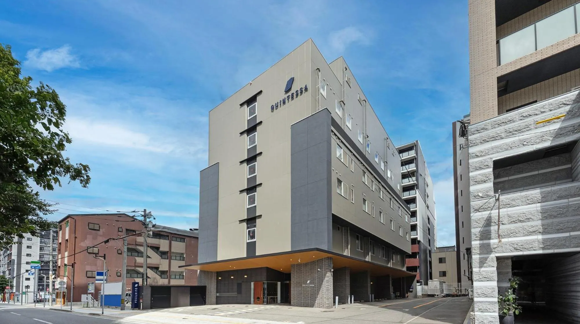 Quintessa Hotel Fukuoka watanabedori Comic&Books
