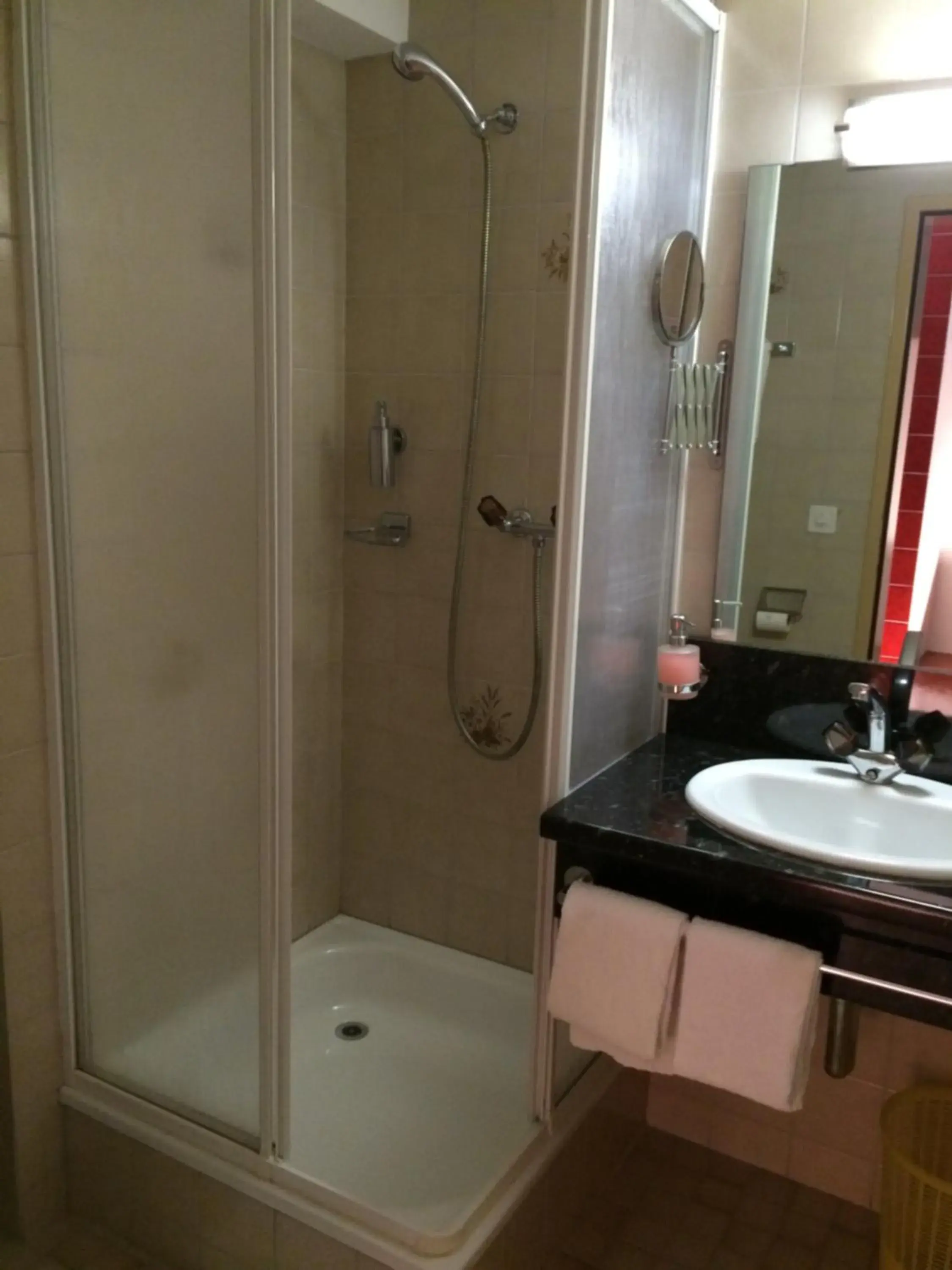 Triple Room with Lake View in Hotel zum See Triple Room with Lake View in Hotel zum See