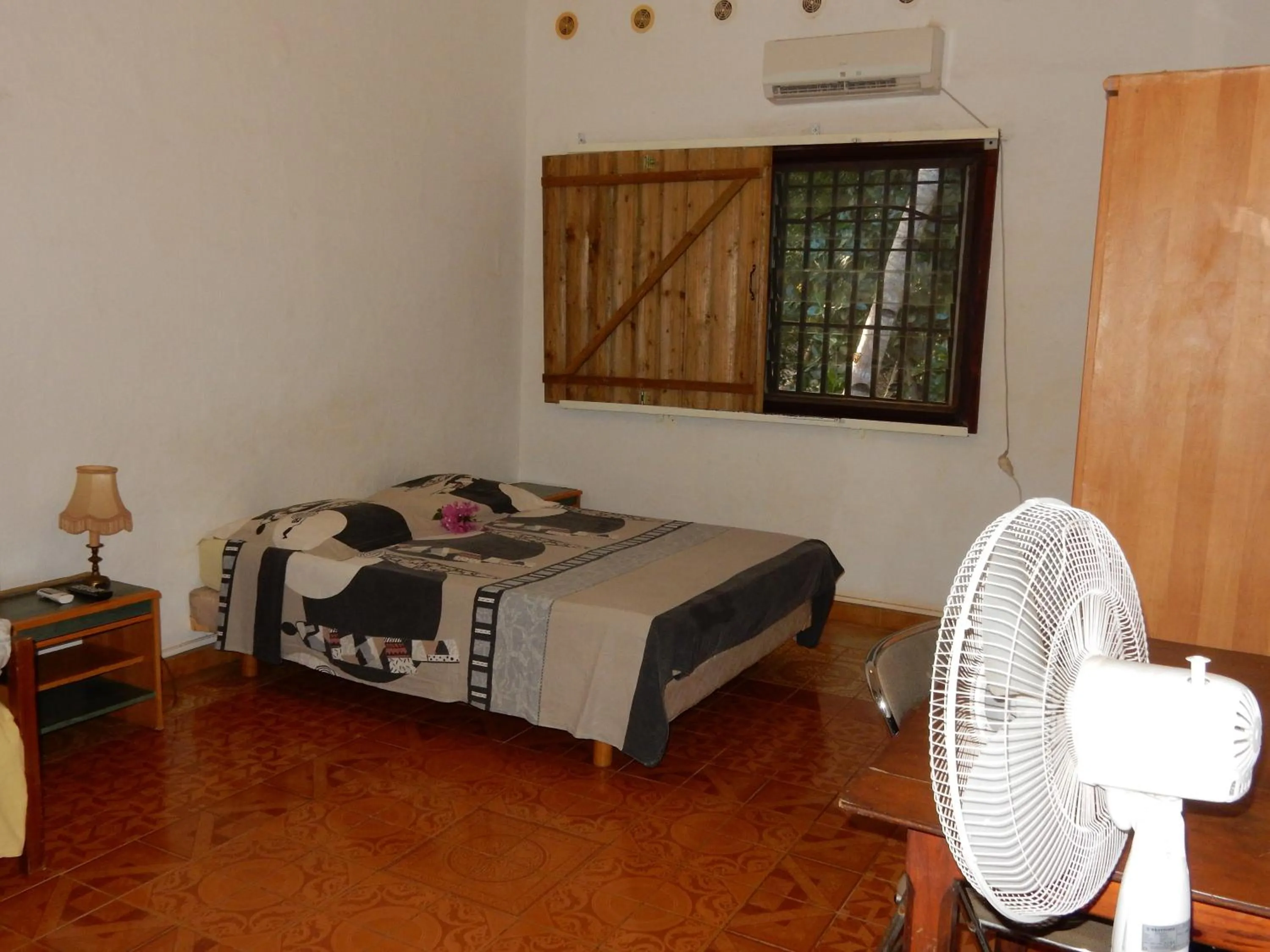 Photo of the whole room in Sarl Mayoume