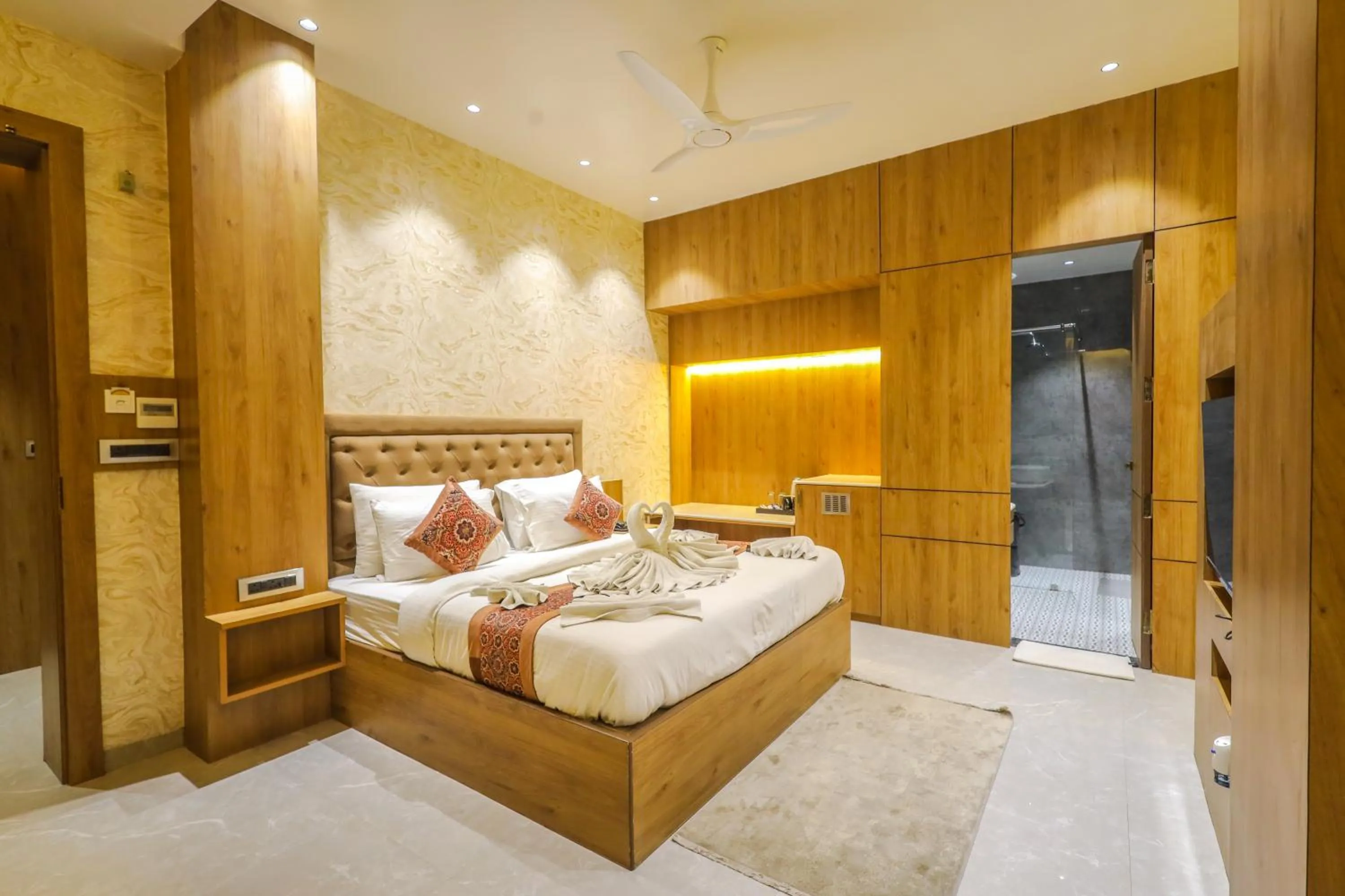 Bed in Shri Damodar Dham