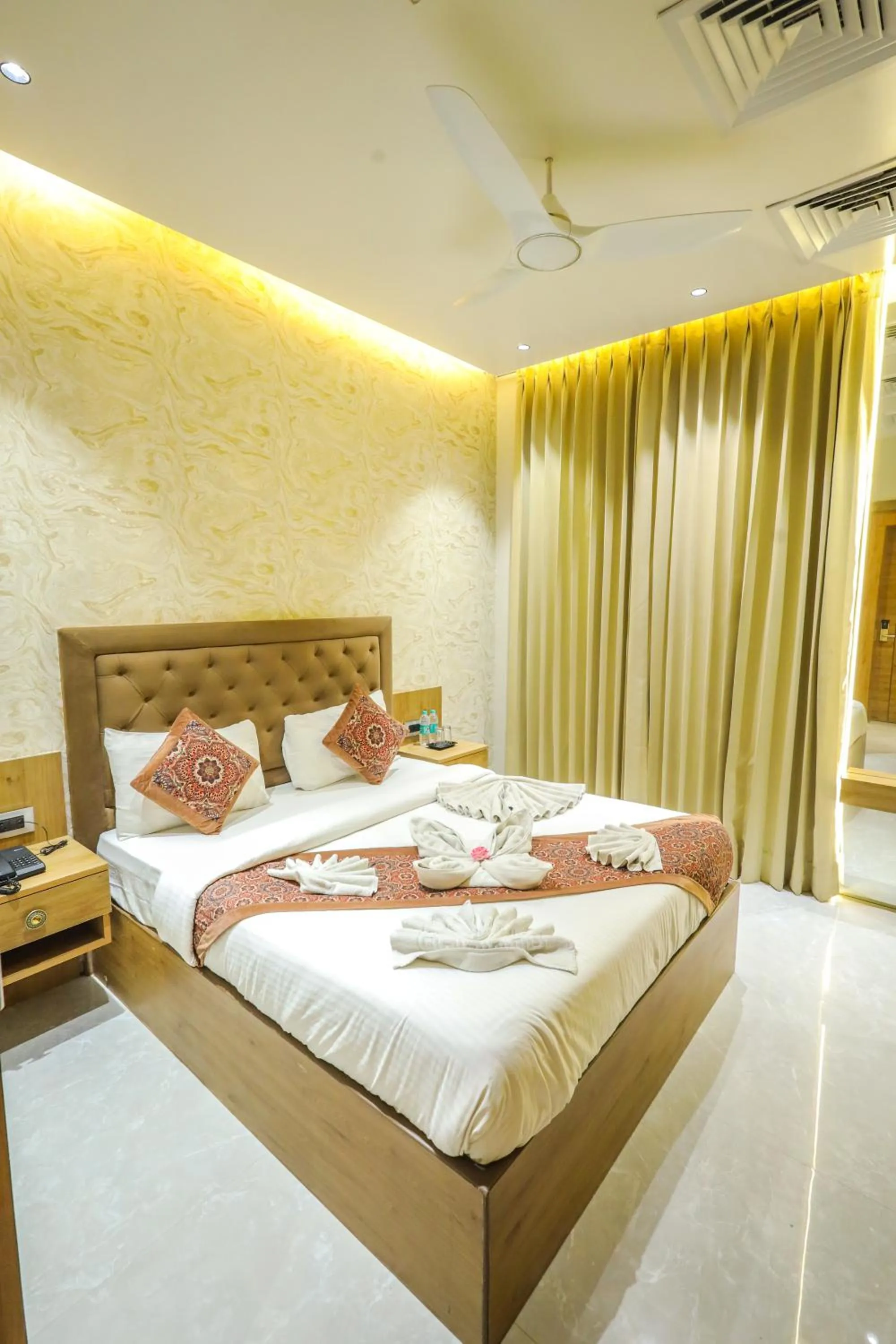 Bed in Shri Damodar Dham