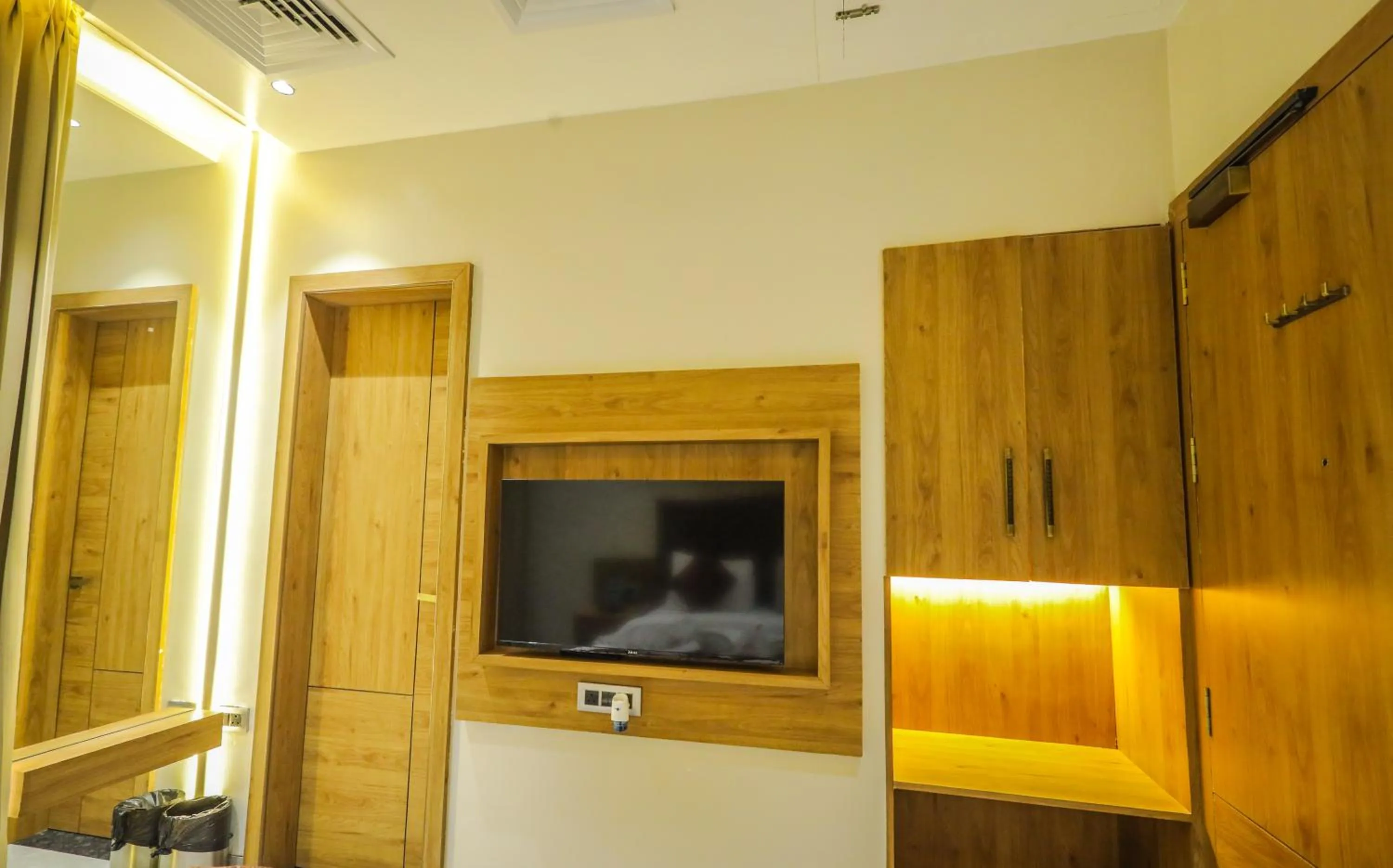 TV and multimedia in Shri Damodar Dham