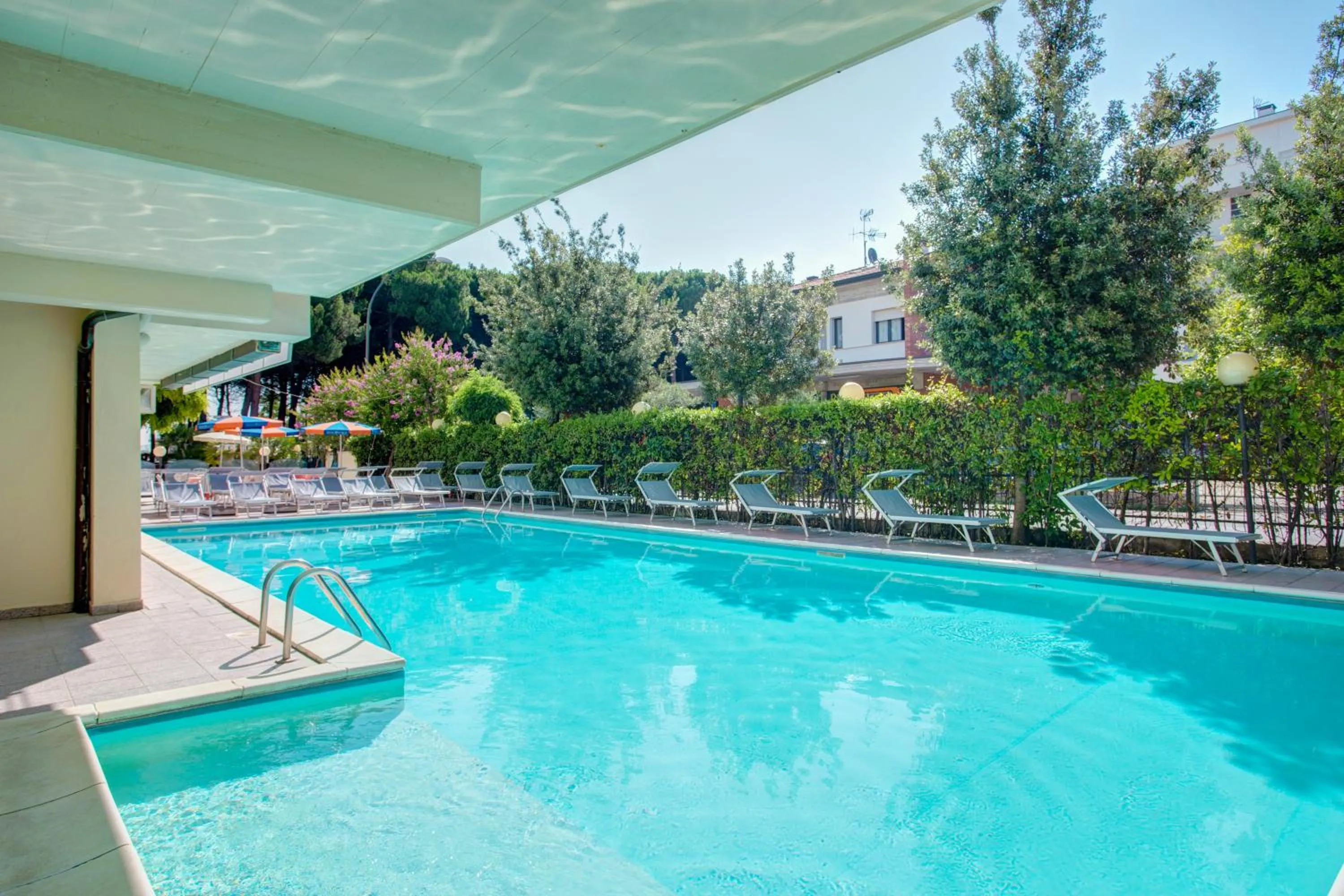 Swimming pool in Hotel Everest