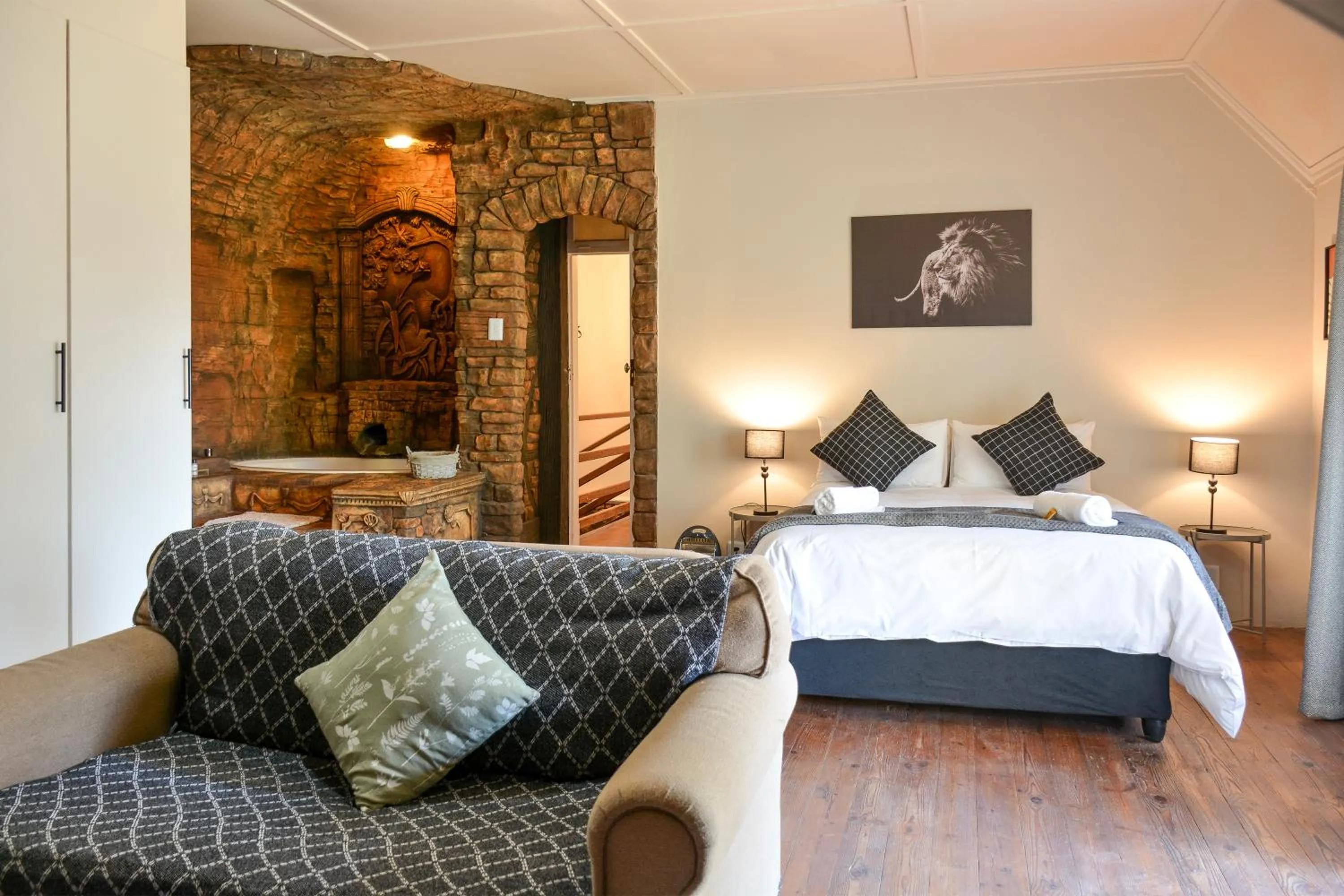 Bed in Biggy Best Boutique Hotel & Self Catering Cottages