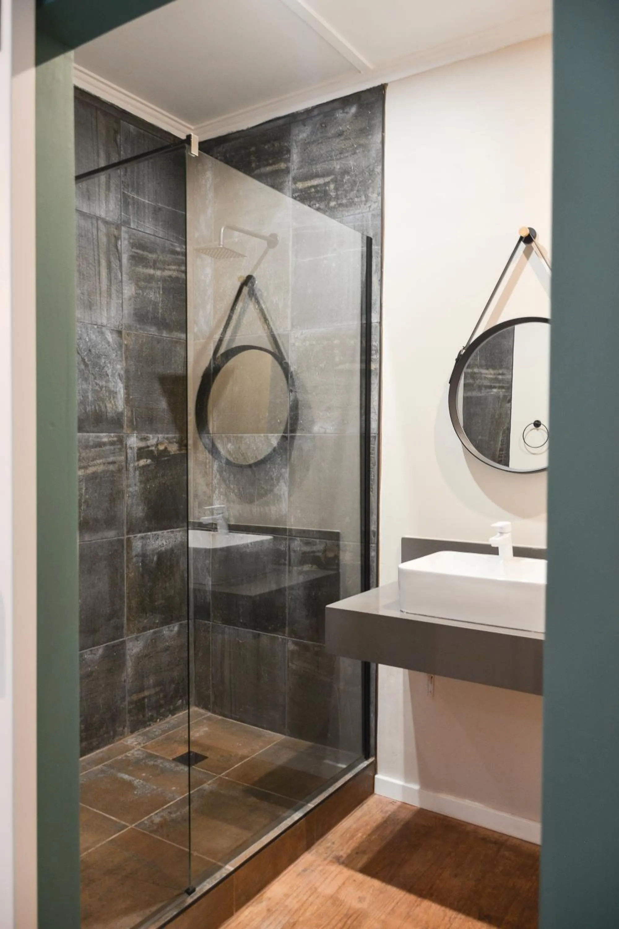 Shower in Biggy Best Boutique Hotel & Self Catering Cottages
