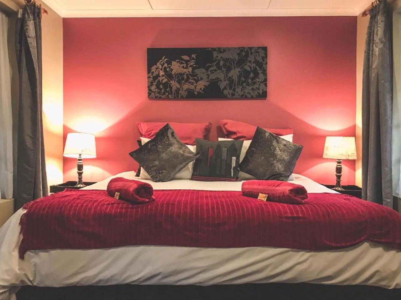 Photo of the whole room, Bed in Biggy Best Boutique Hotel & Self Catering Cottages