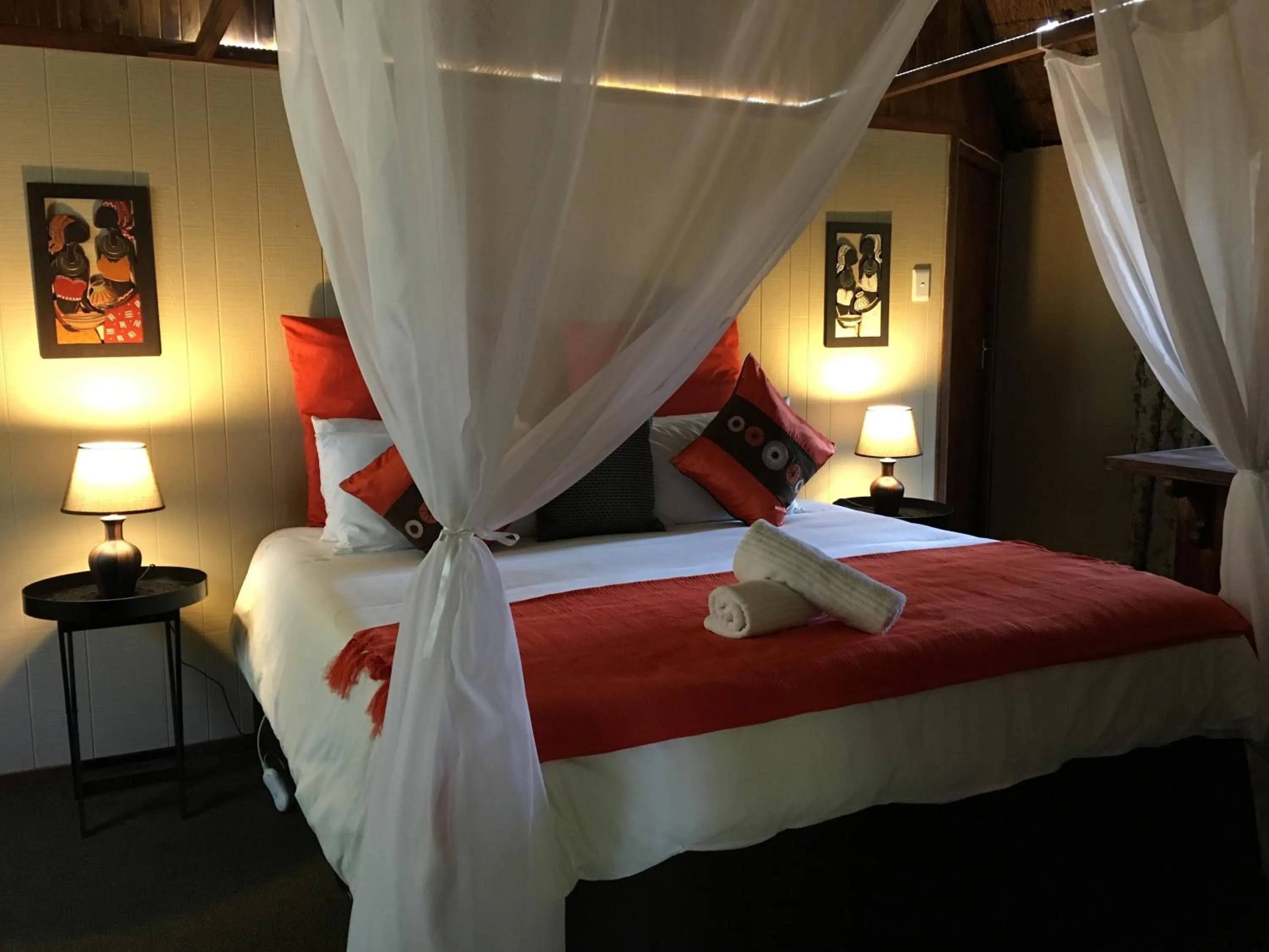 Bed in Biggy Best Boutique Hotel & Self Catering Cottages
