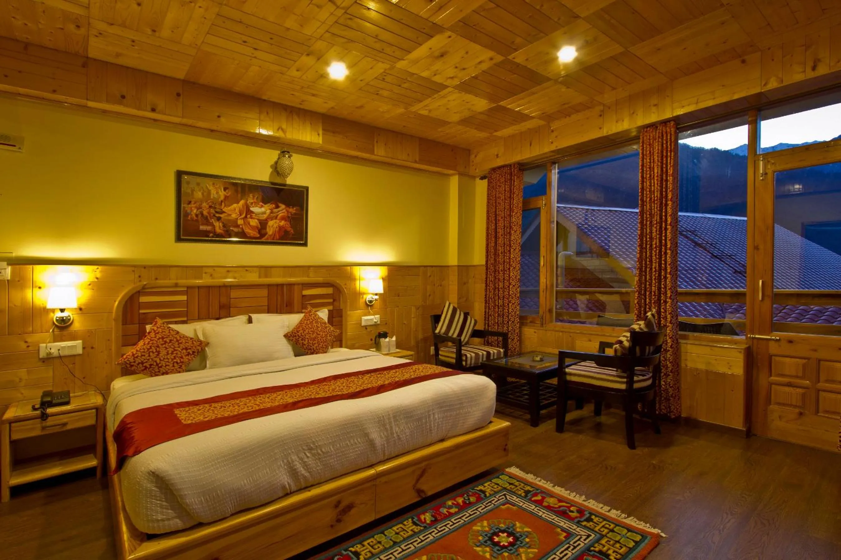 Bed in Foghills Cottages Manali