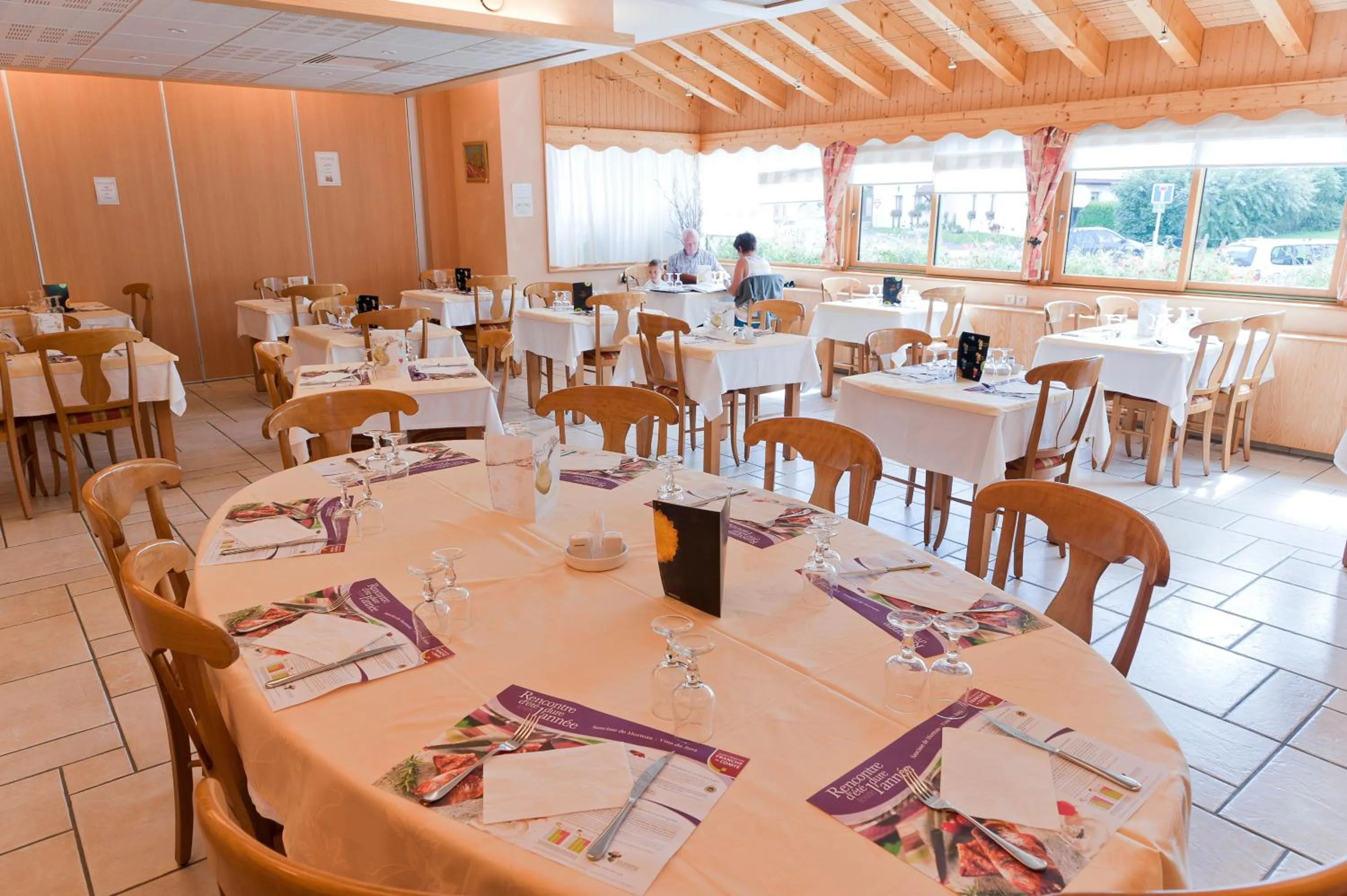 Restaurant/places to eat in Etoile des Neiges Hôtel et Piscine