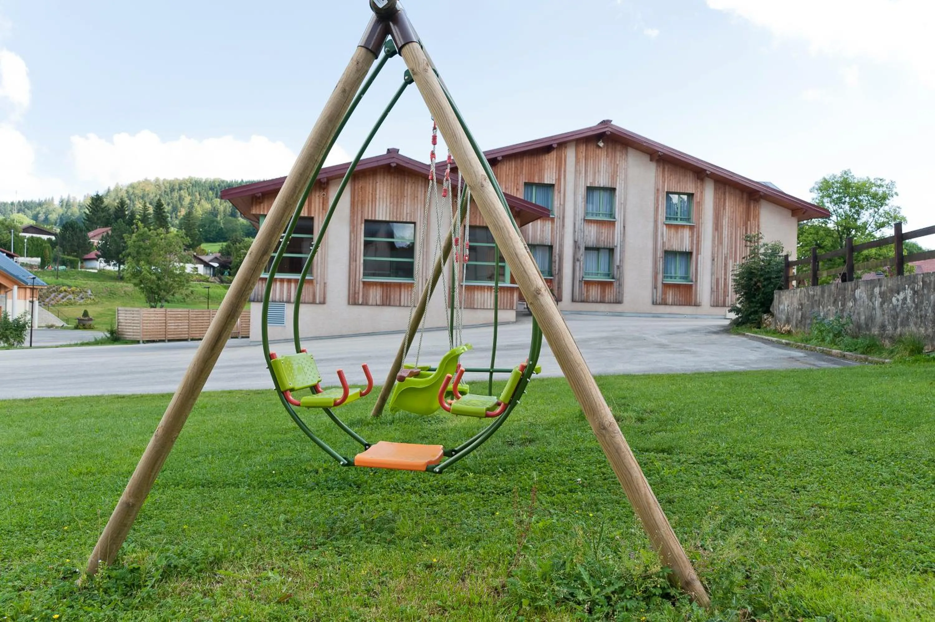 Children play ground in Etoile des Neiges Hôtel et Piscine