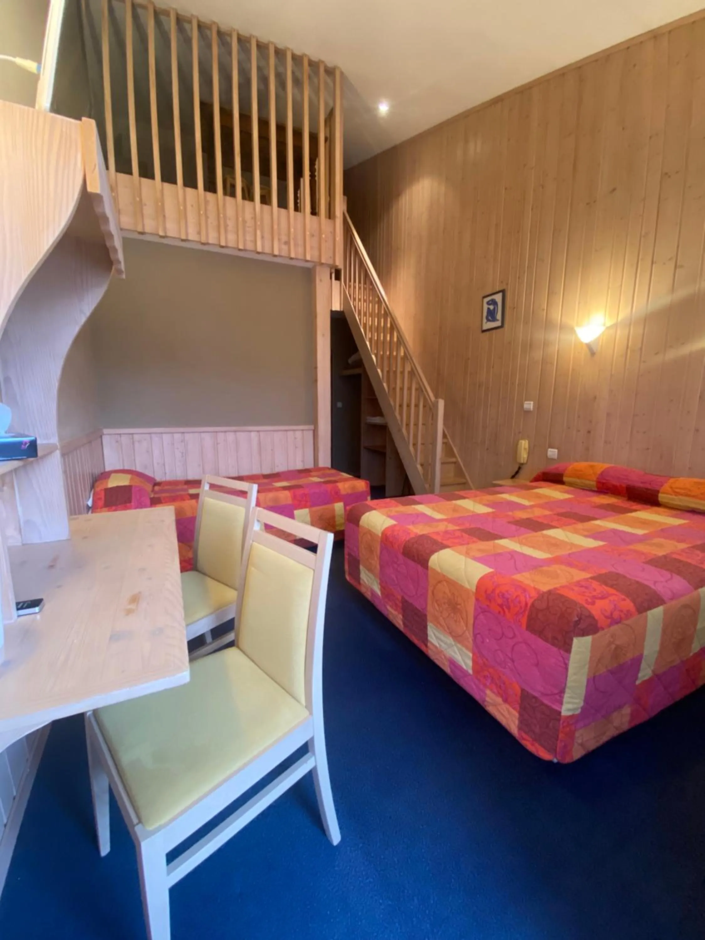 Property building, Bed in Hôtel Restaurant Etoile des Neiges Piscine Jacuzzi Sauna Massage Salle de Jeux