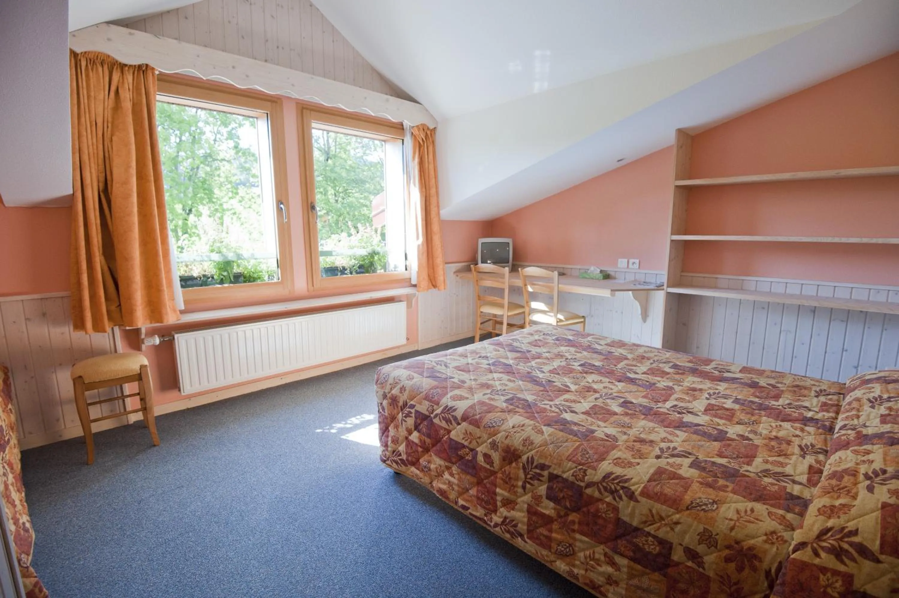 Bedroom, Bed in Etoile des Neiges Hôtel et Piscine