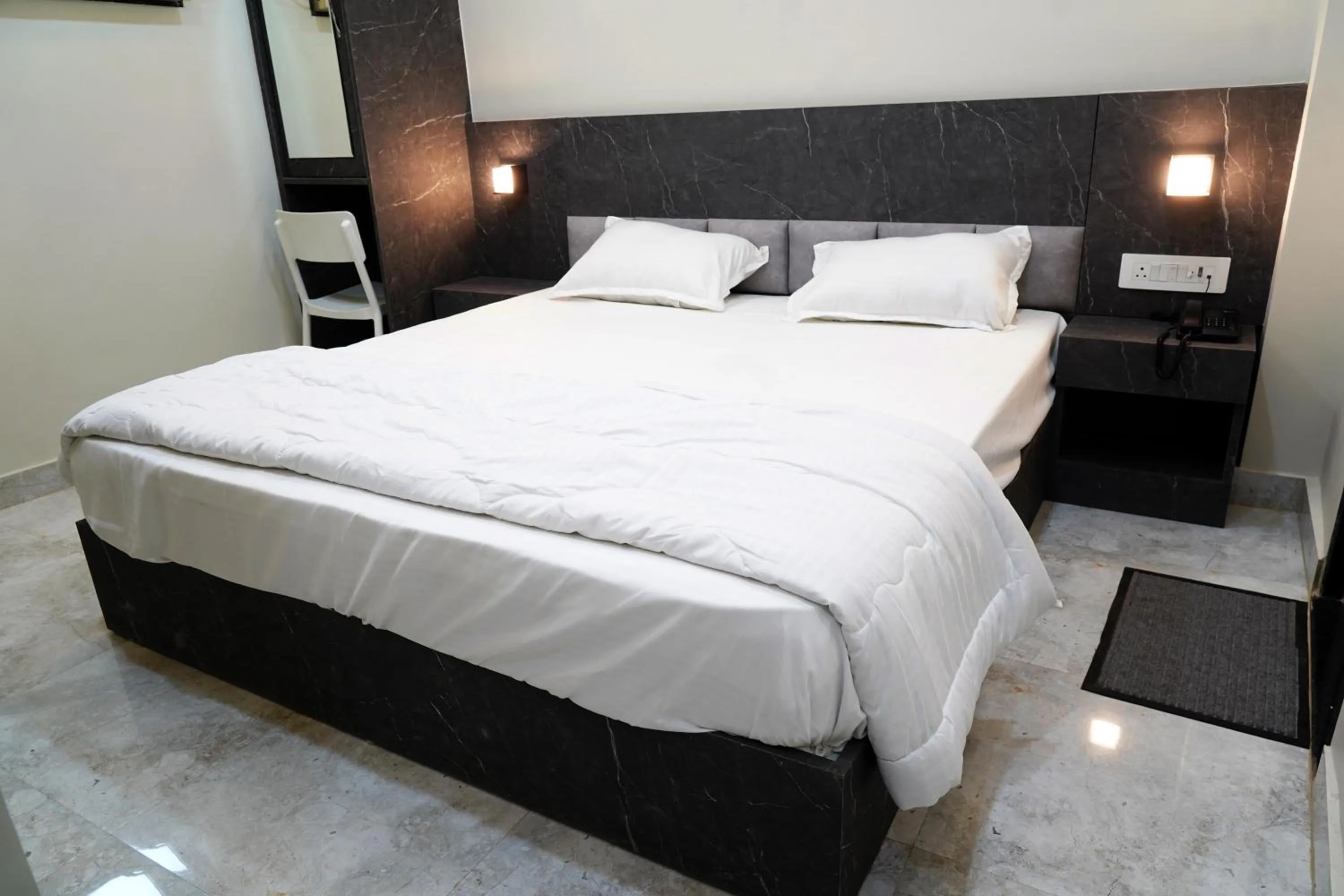 Deluxe Double Room (2 Adults + 1 Child) - single occupancy in GG Stay Inn