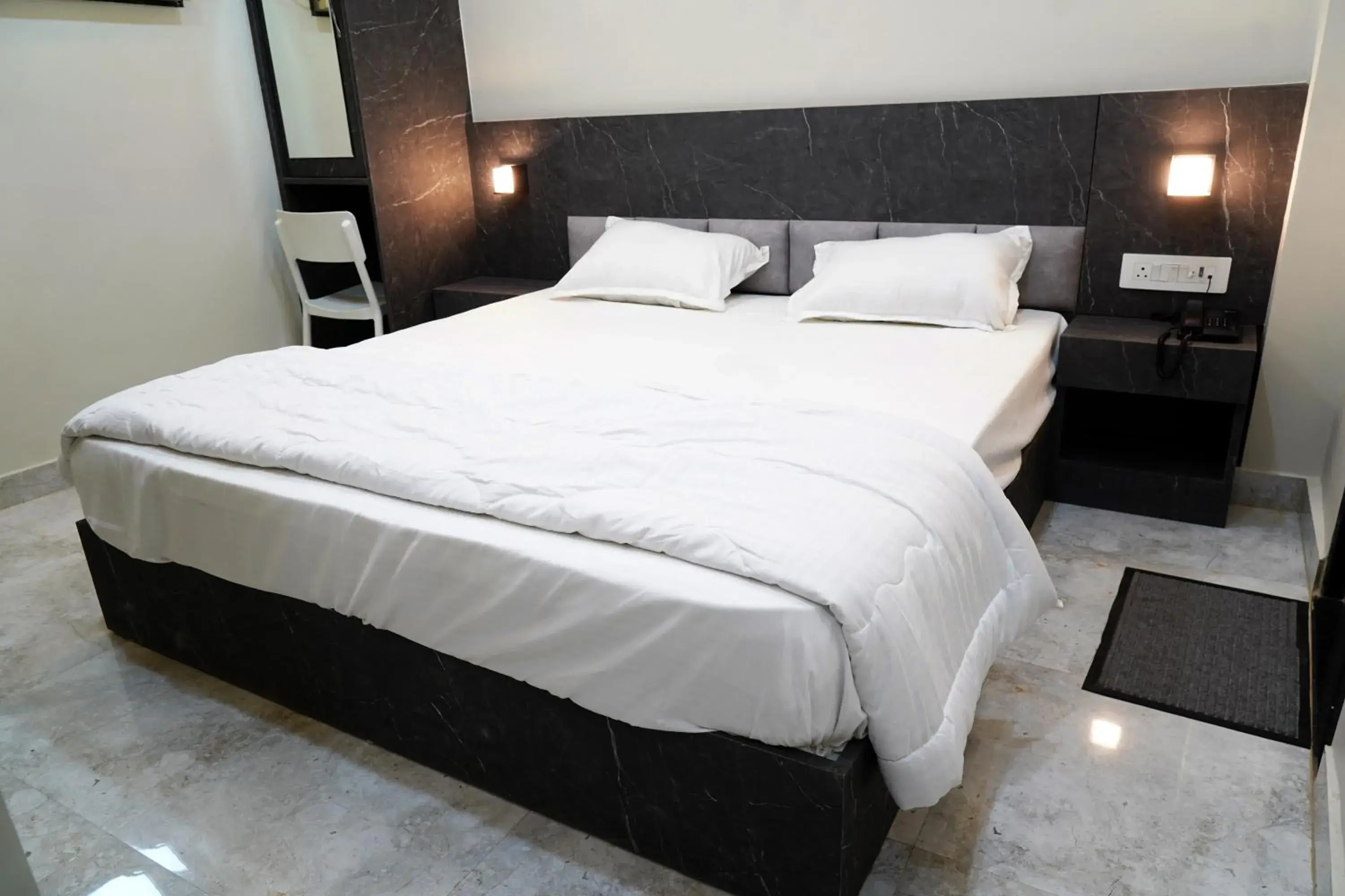 Deluxe Double Room (2 Adults + 1 Child) - single occupancy in GG Stay Inn Deluxe Double Room (2 Adults + 1 Child) - single occupancy in GG Stay Inn