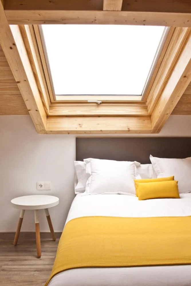 Decorative detail, Bed in Lux Apartamentos Santiago