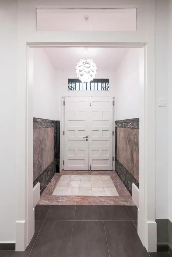 Decorative detail in Lux Apartamentos Santiago