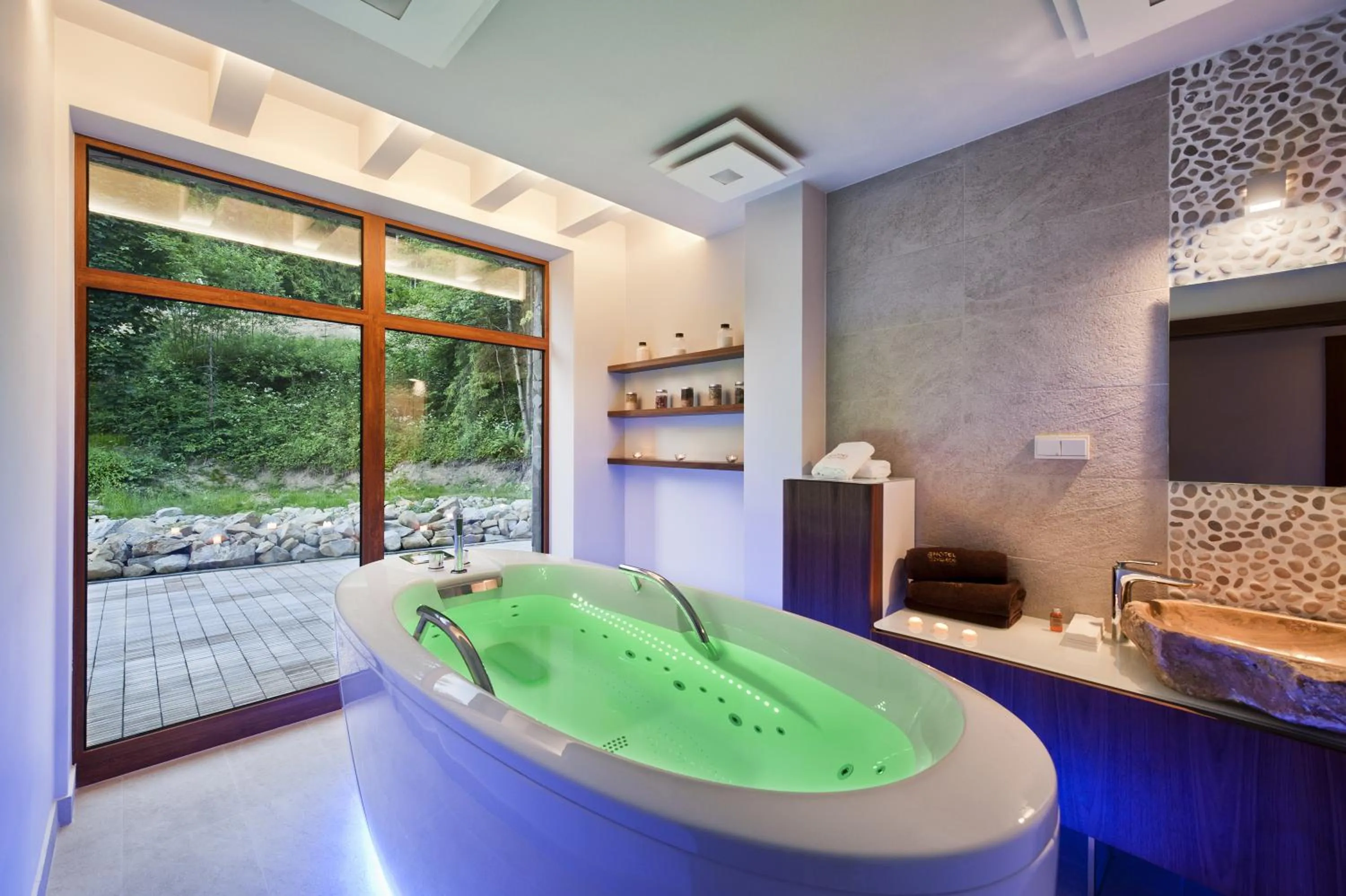 Hot Tub in Apartamenty przy Hotelu Żywieckim