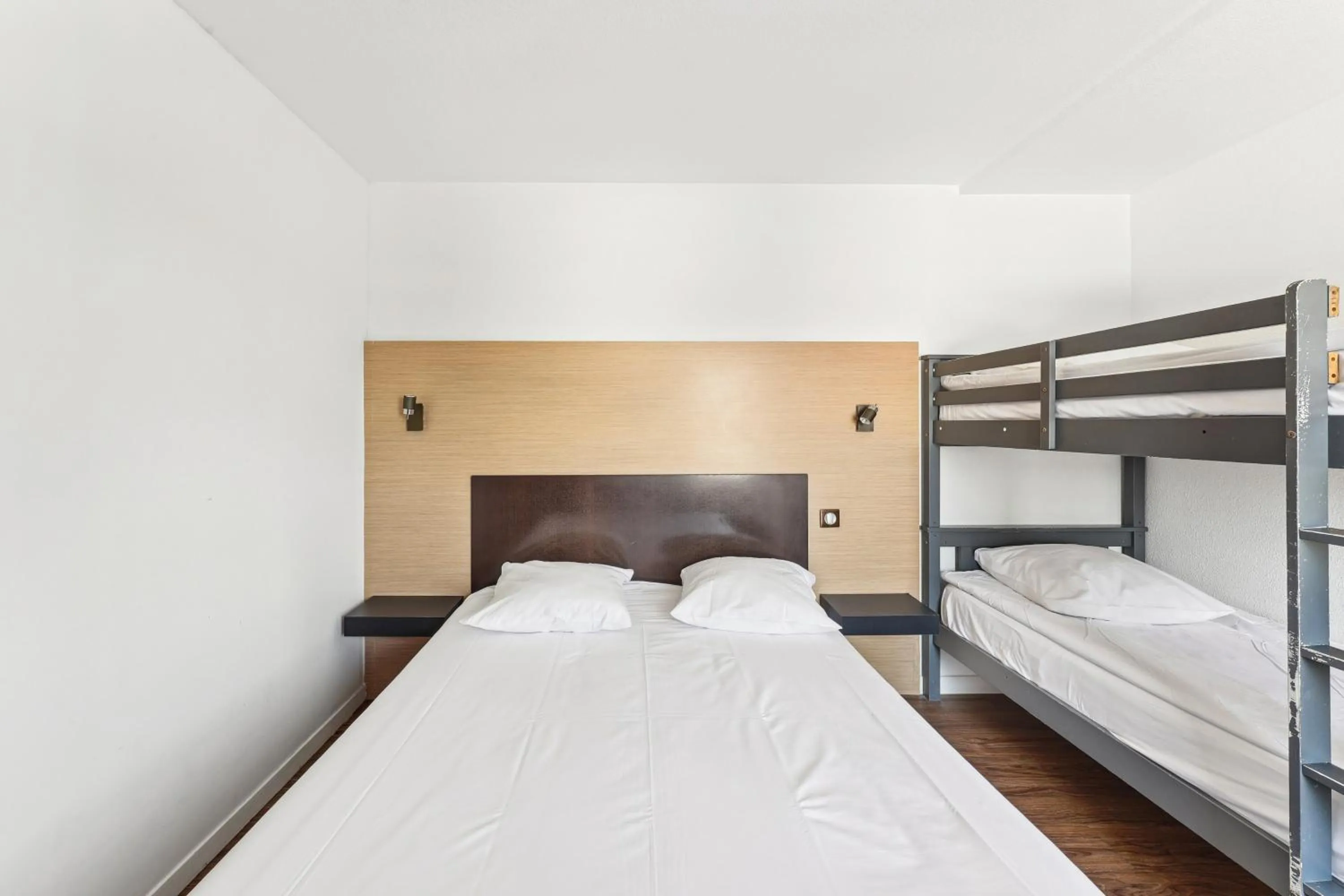 Bedroom, Bed in Hôtel Akena Pierrelaye