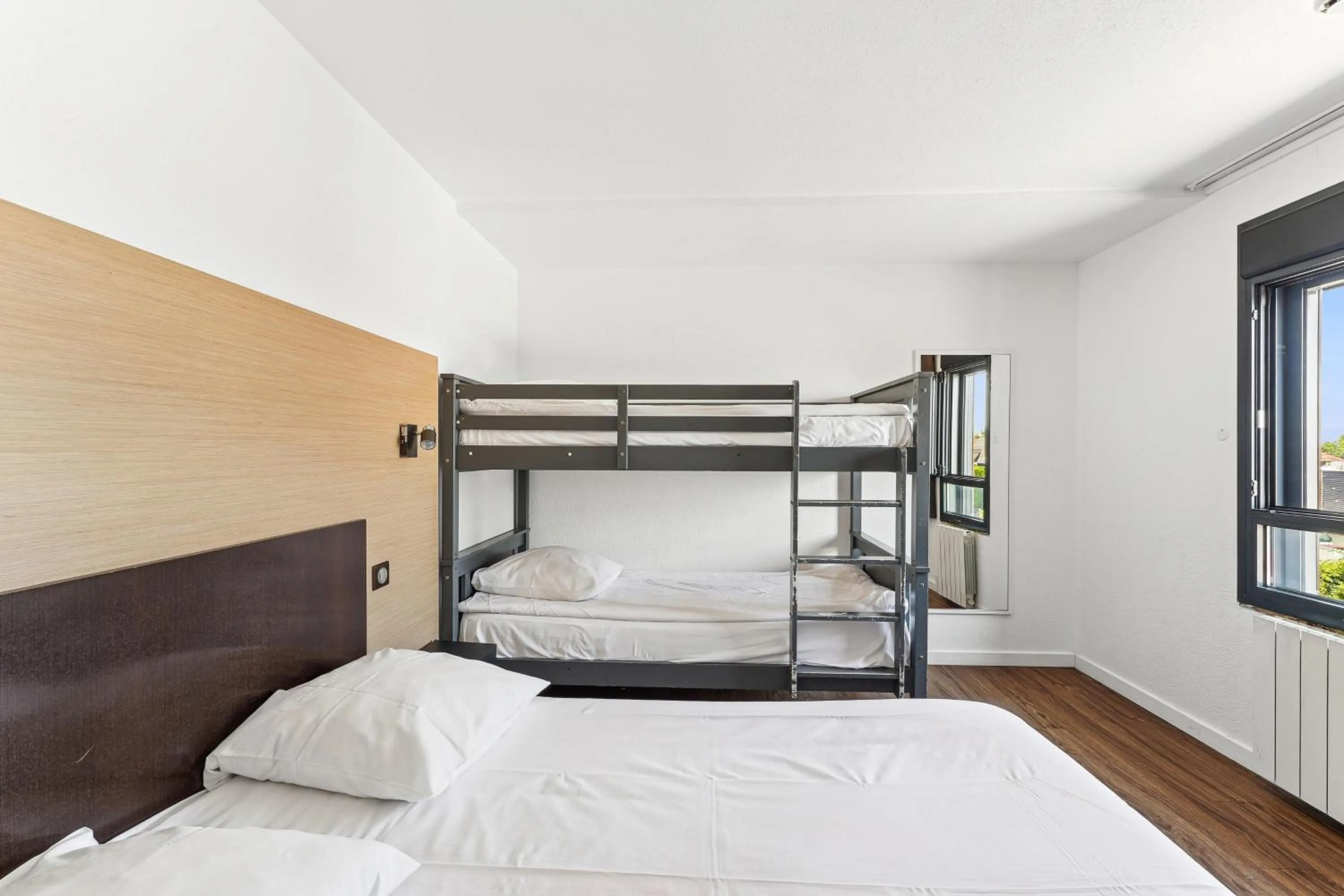 Bedroom, Bed in Hôtel Akena Pierrelaye