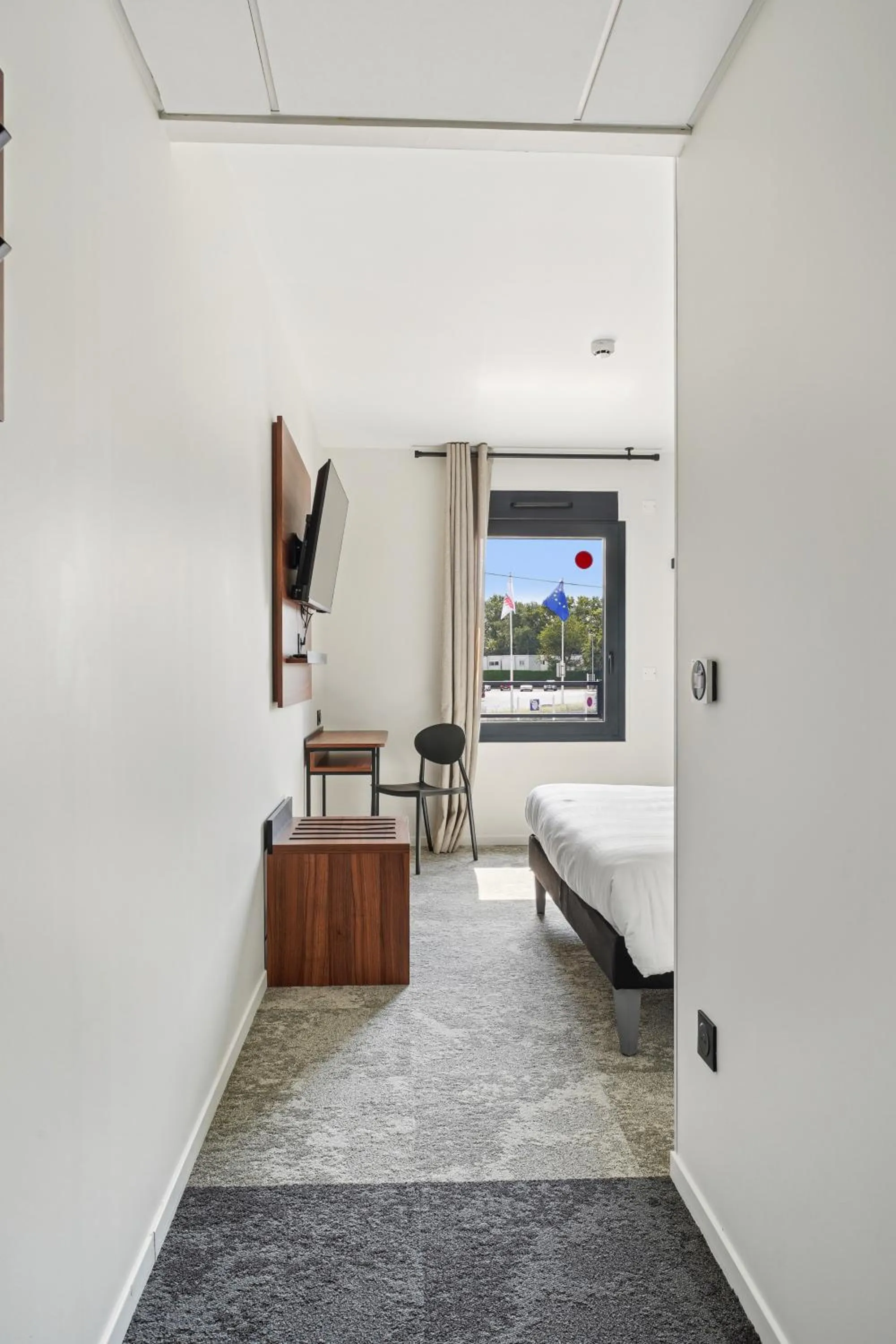 TV and multimedia, Bed in Hôtel Akena Pierrelaye