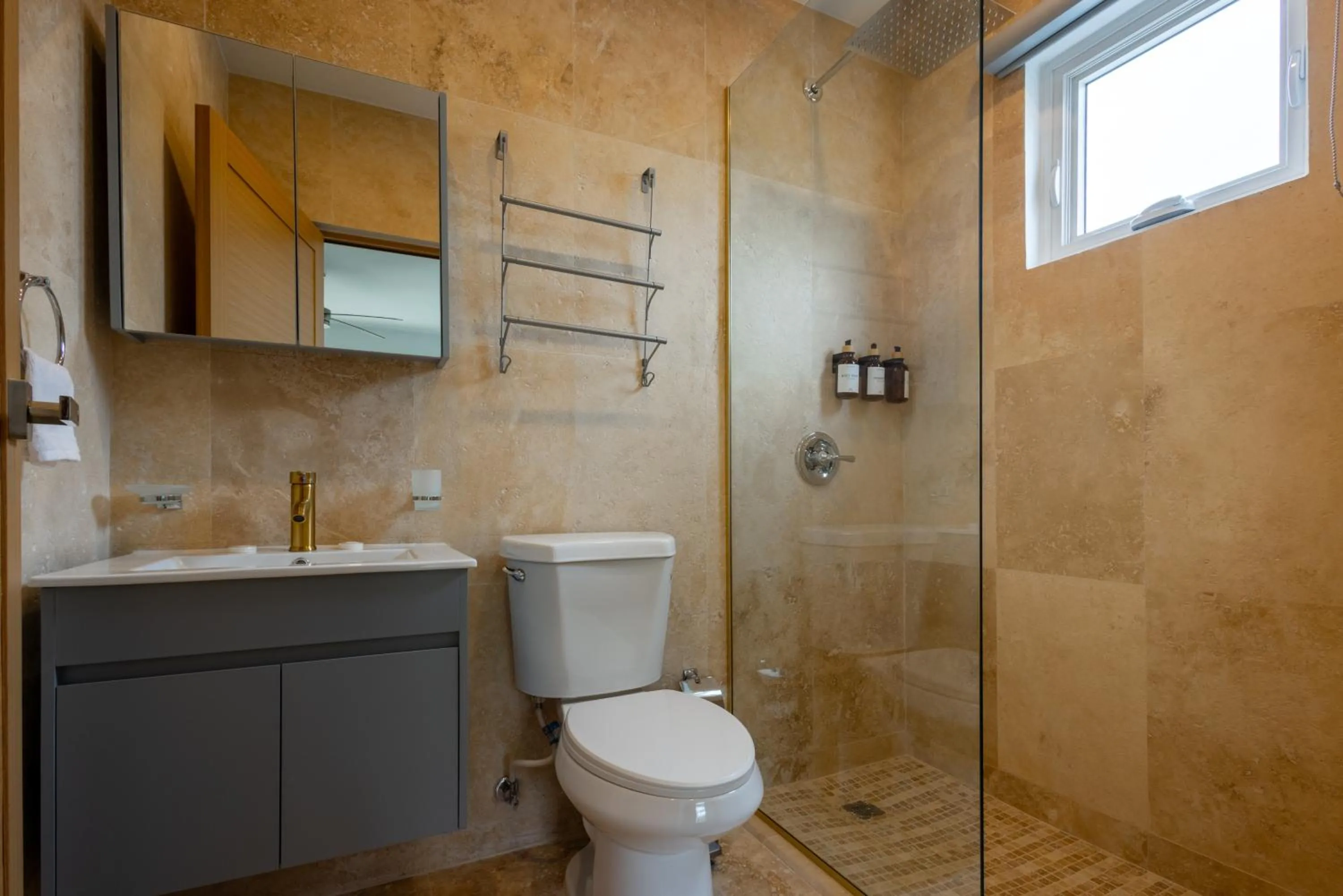 Shower in Anchors Hotel
