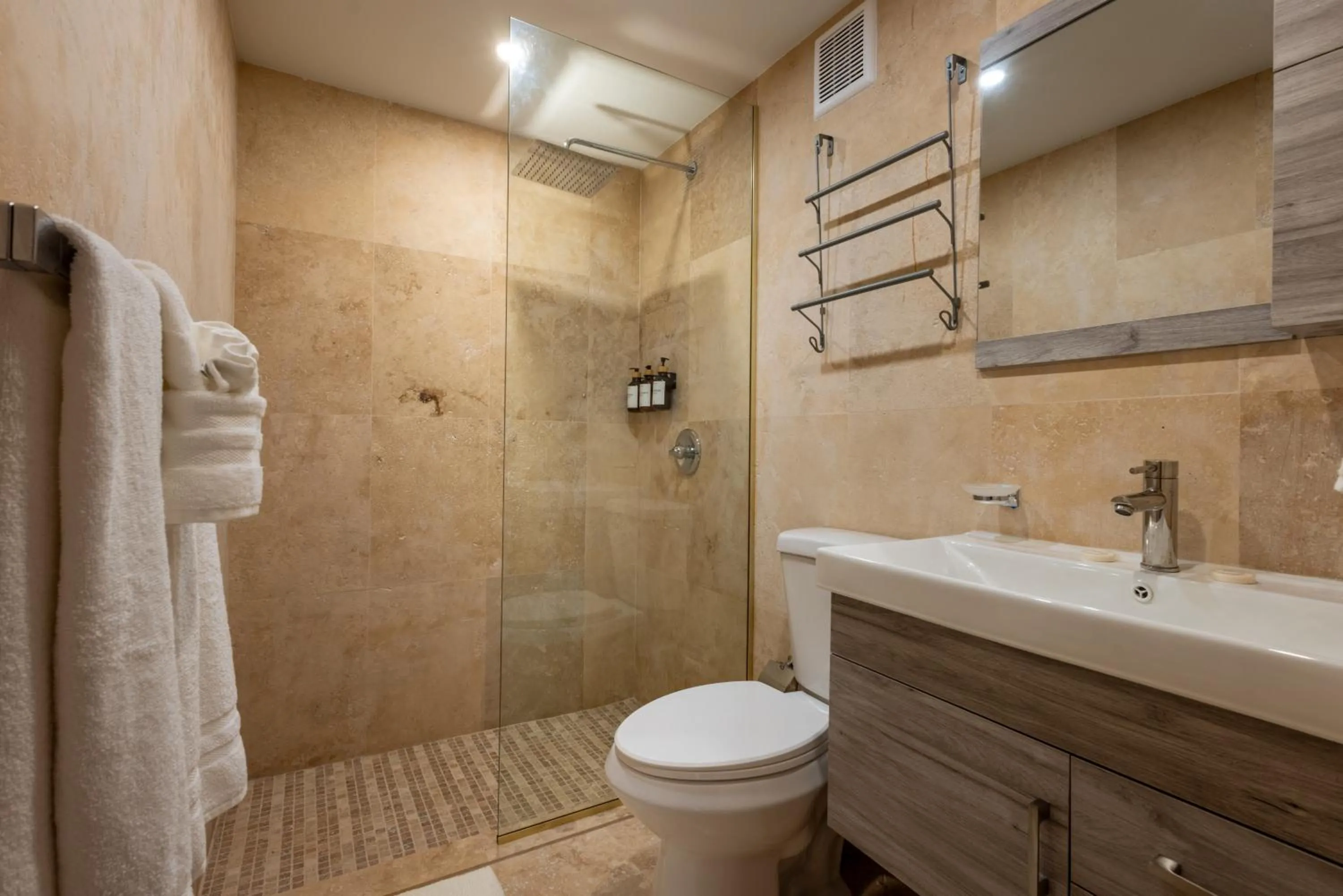 Shower in Anchors Hotel