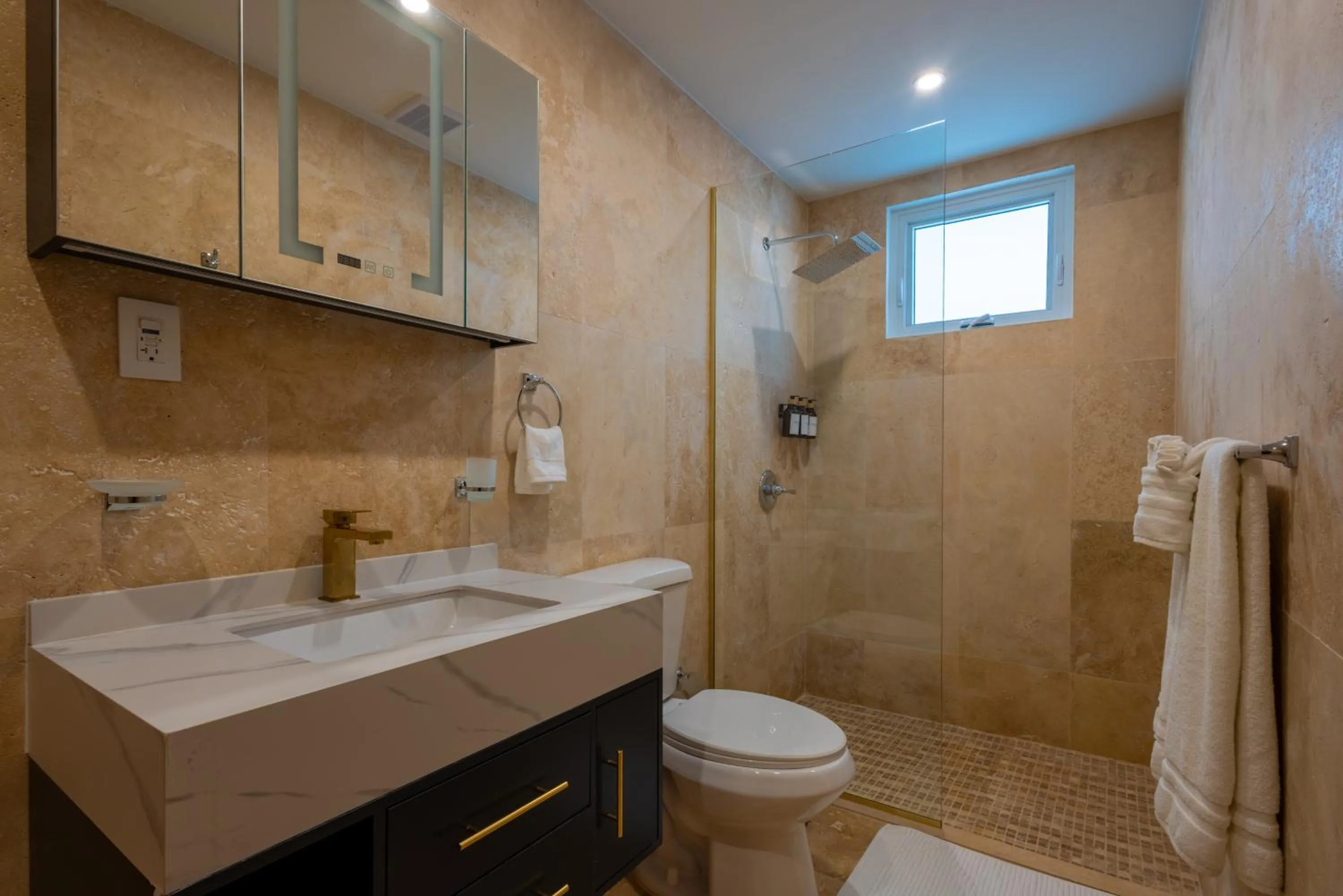 Shower in Anchors Hotel