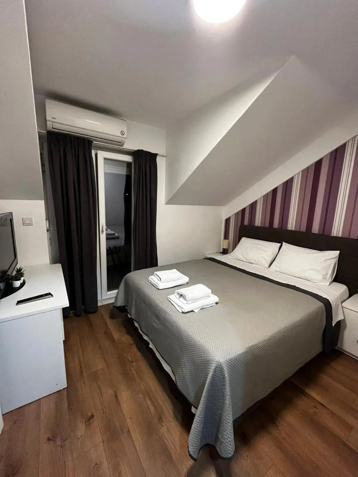 Double Room with Balcony - single occupancy in VilaMihaela