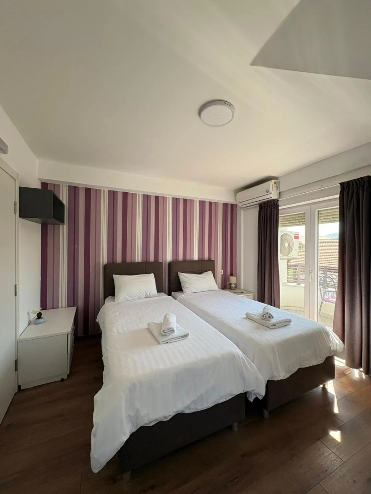 Double or Twin Room with Balcony - single occupancy in VilaMihaela