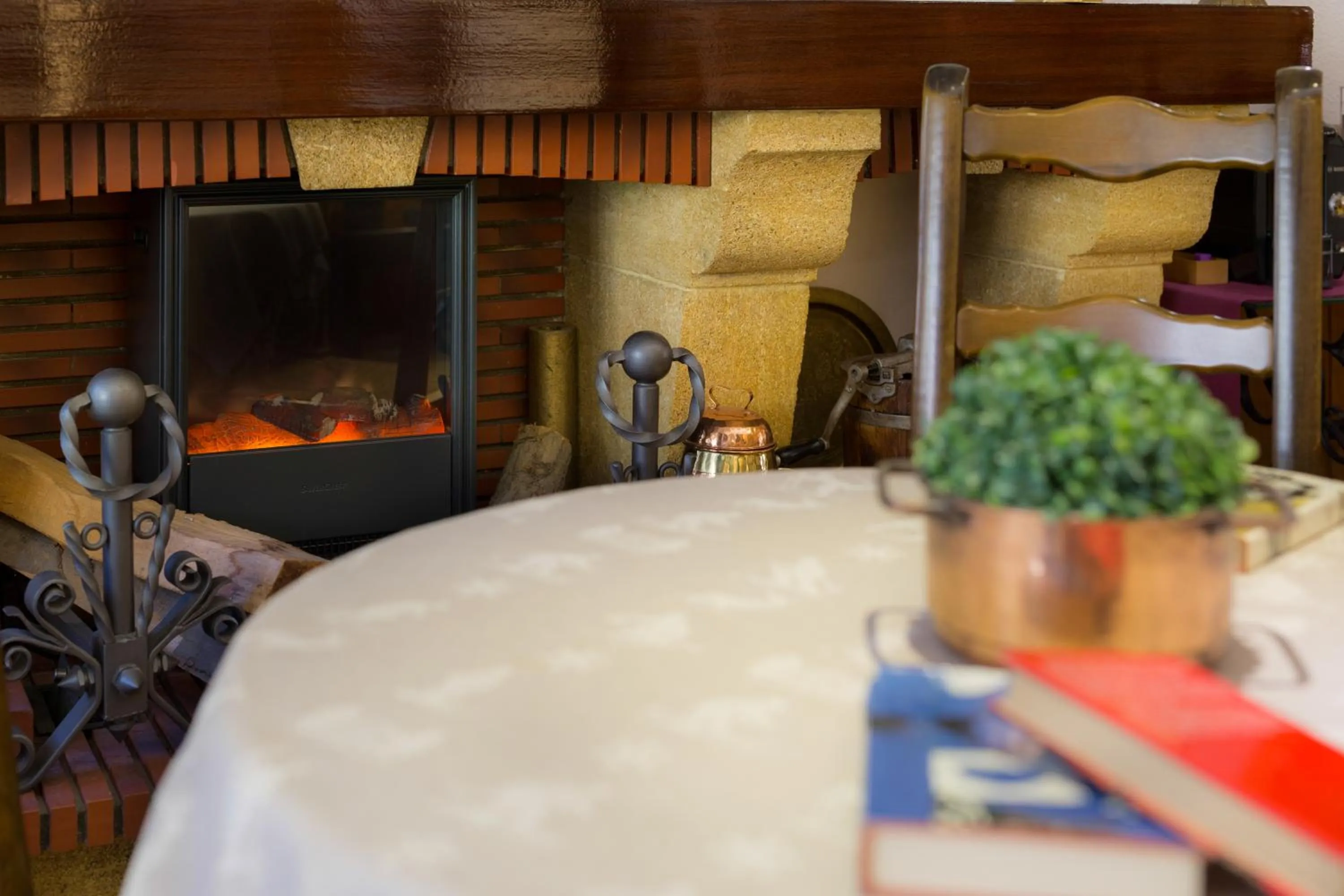 Communal lounge/ TV room in Hotel Eth Solan & SPA